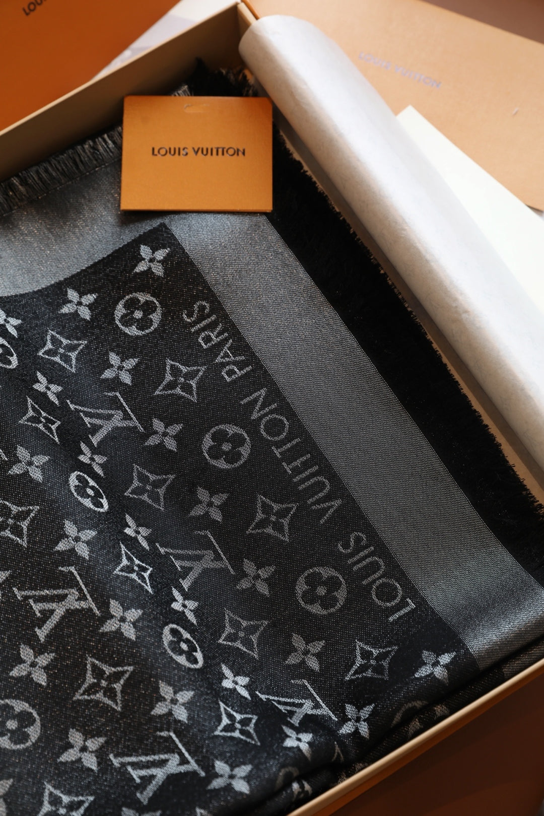 Elegant printed silk scarf mysite