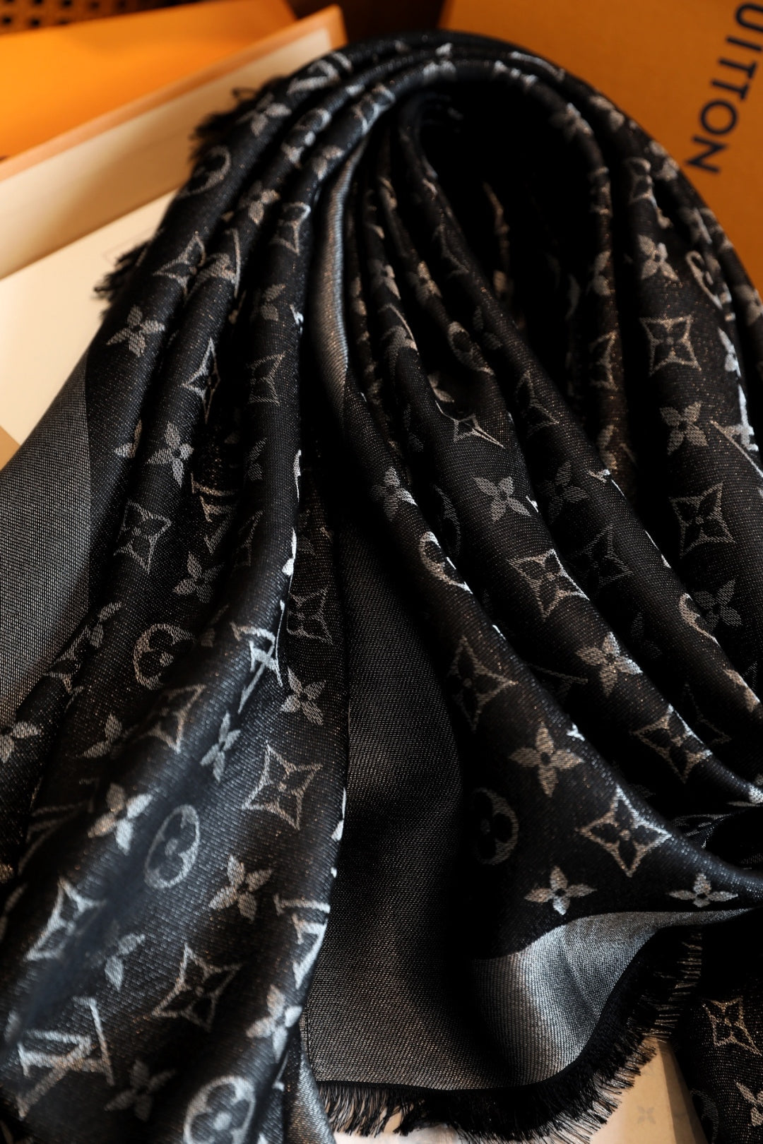 Elegant printed silk scarf mysite