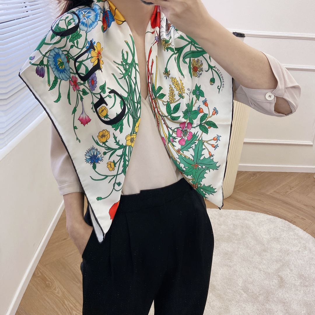 Collaboration Mickey Square Scarf mysite