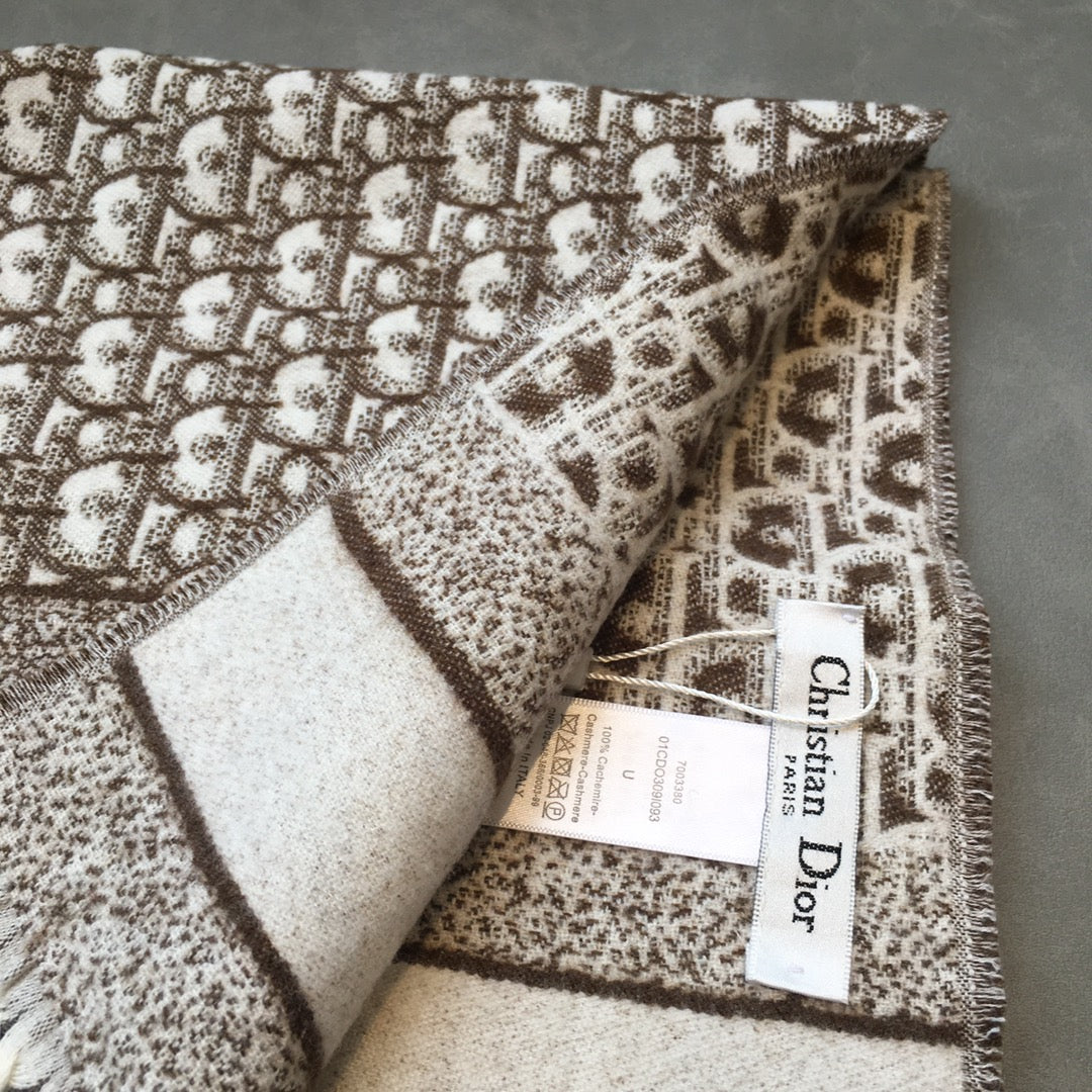 Versatile Monogram Jacquard Fringe Scarf mysite