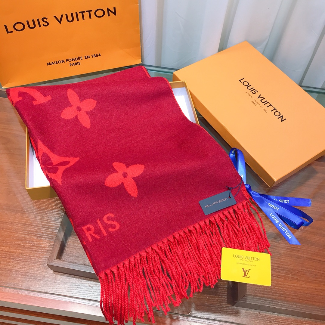 Classic Four-Leaf Clover Scarf mysite