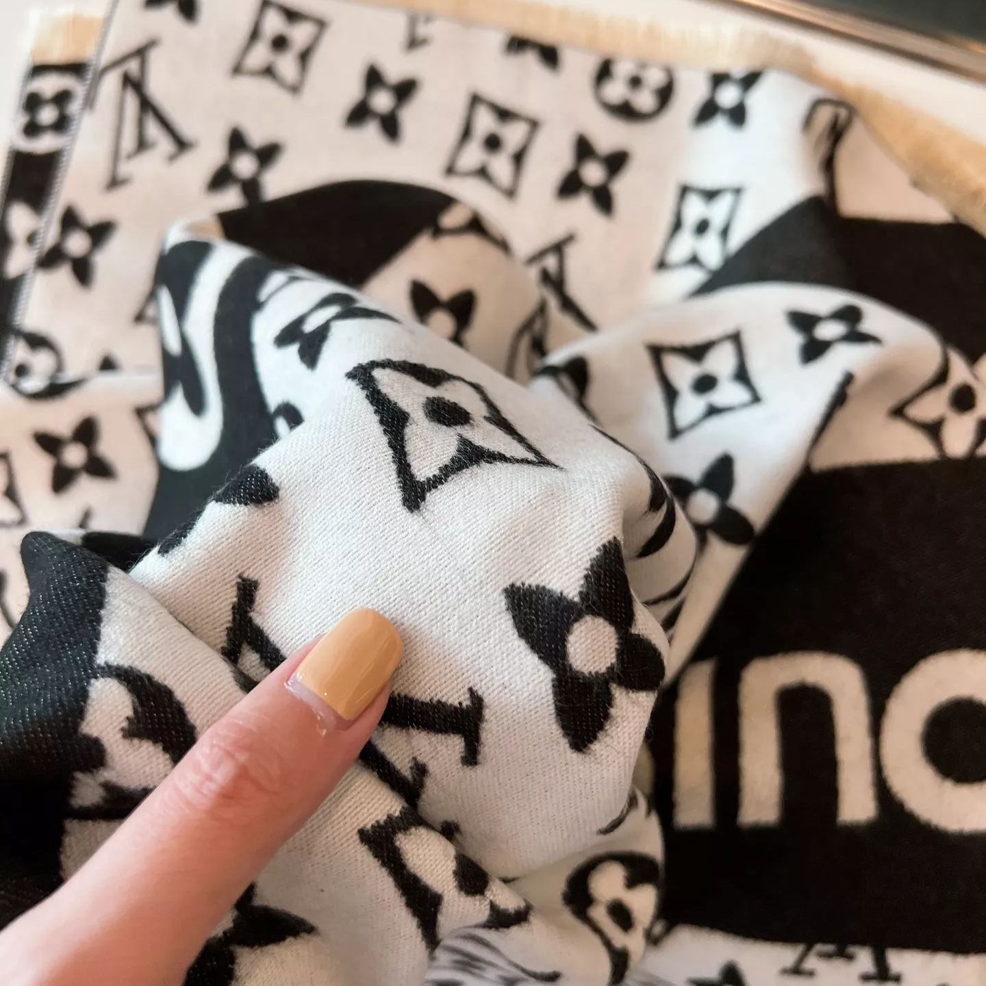 Versatile Logomania Cashmere Scarf Shawl mysite