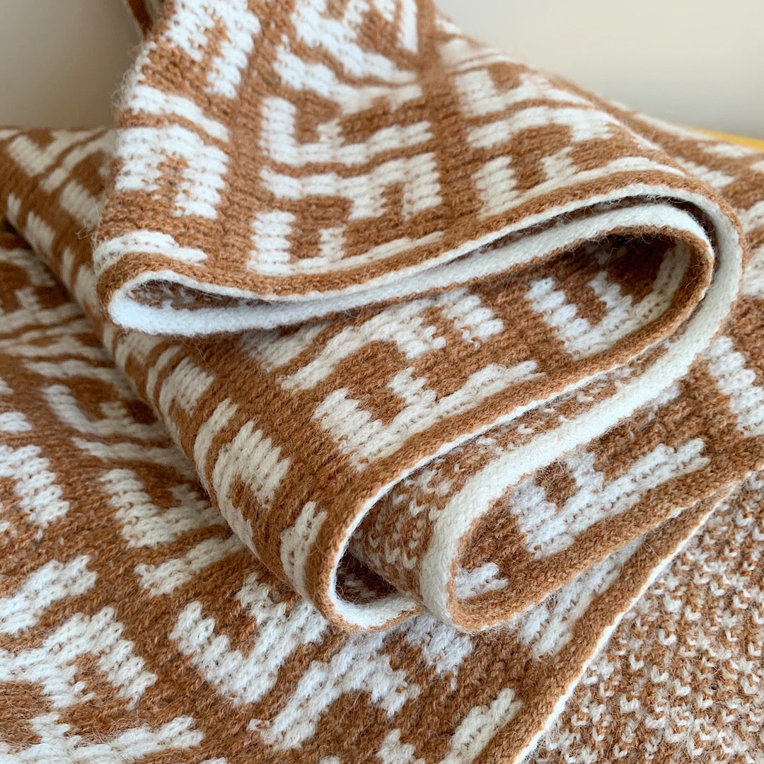 F Letter knitted 100% cashmere scarf mysite