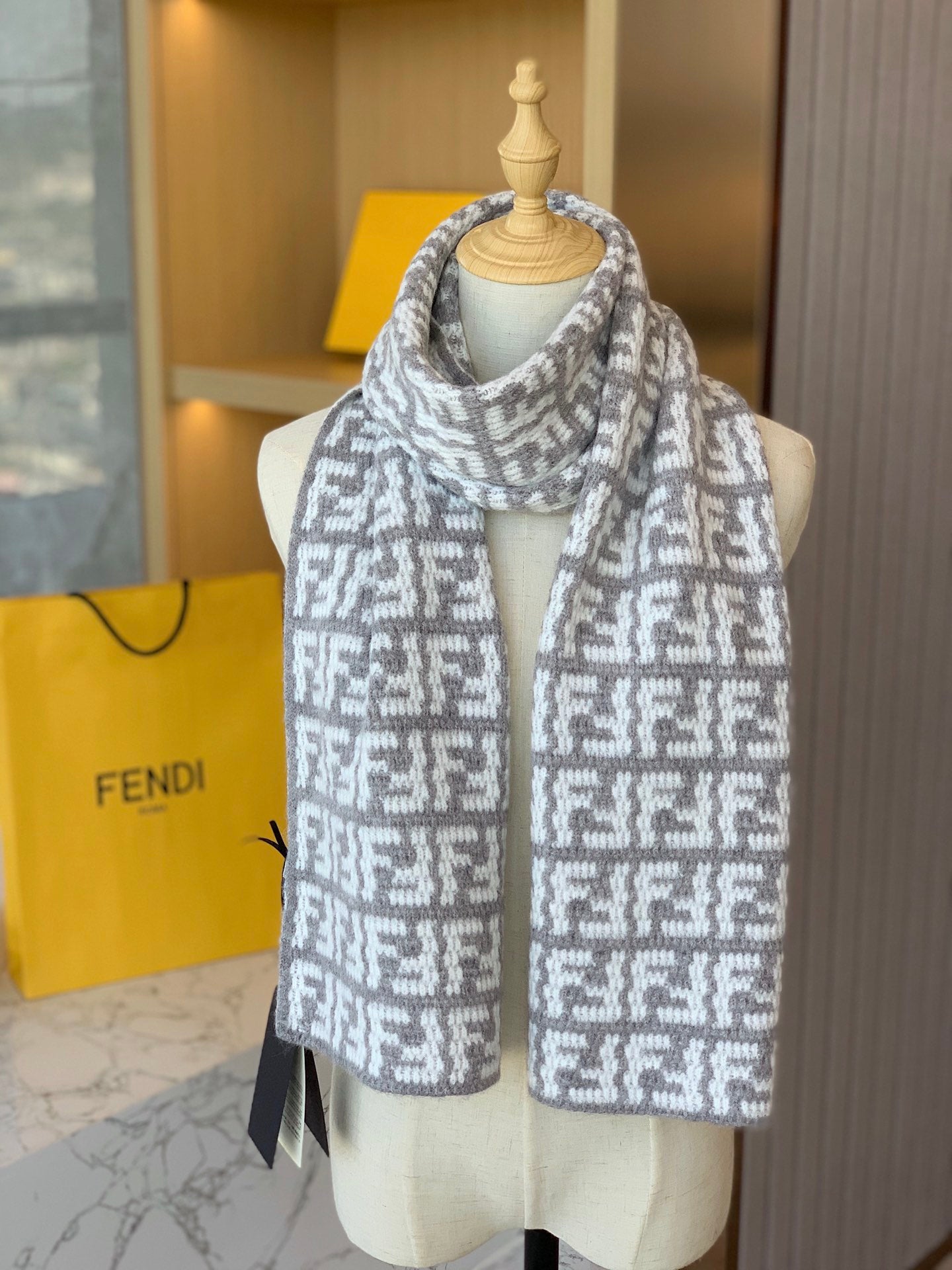 F Letter knitted 100% cashmere scarf mysite