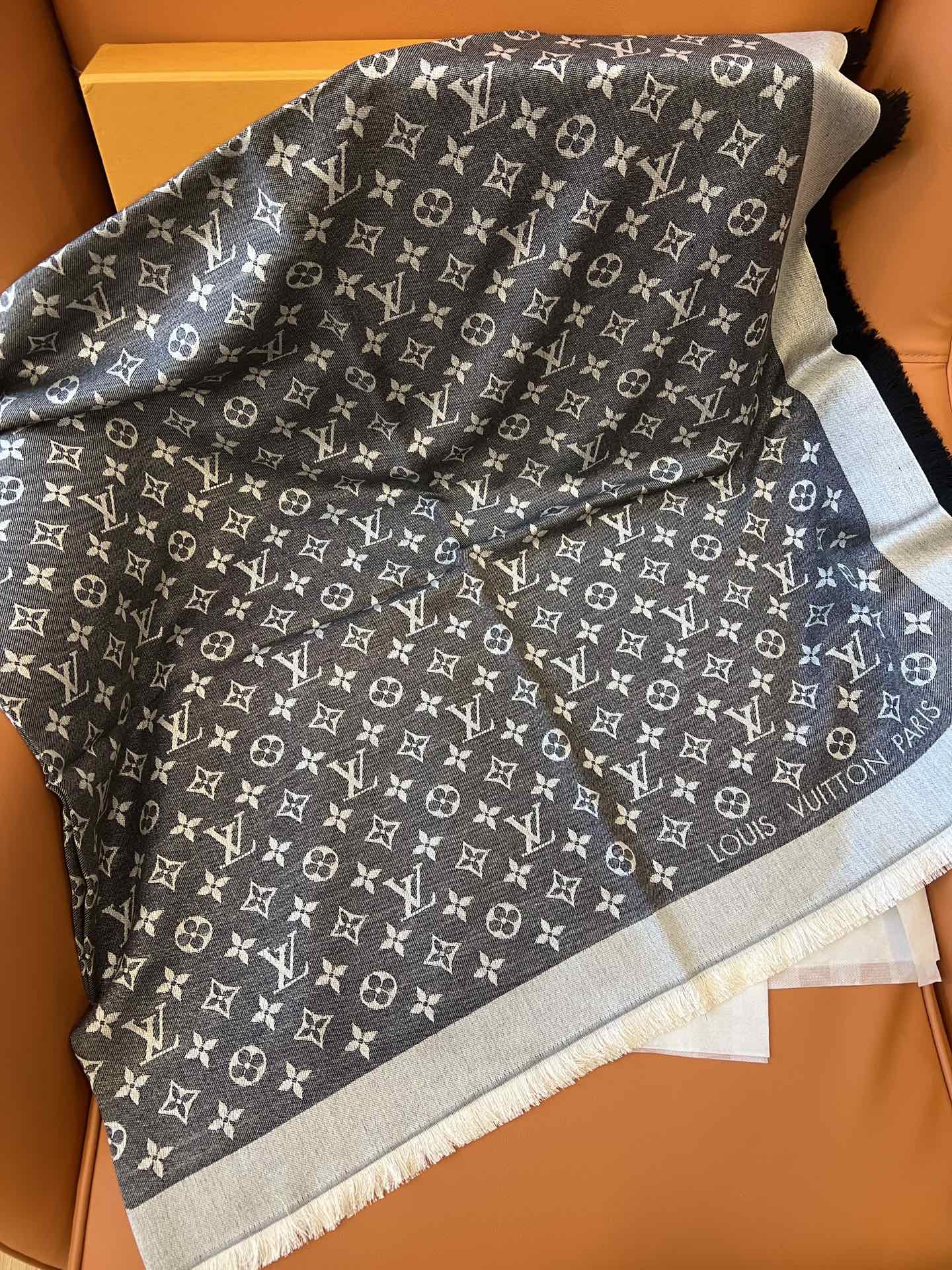 Fashionable printed silk and wool scarf mysite