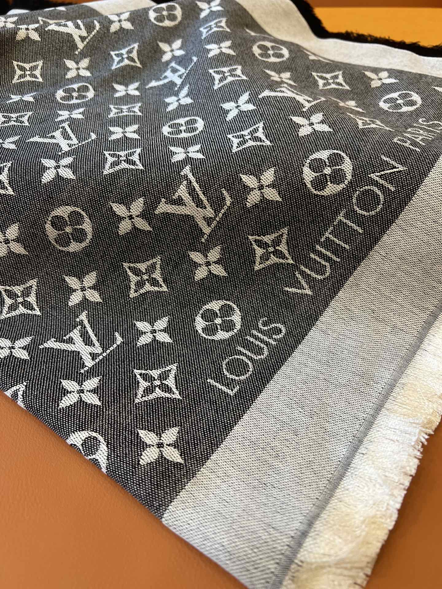 Fashionable printed silk and wool scarf mysite