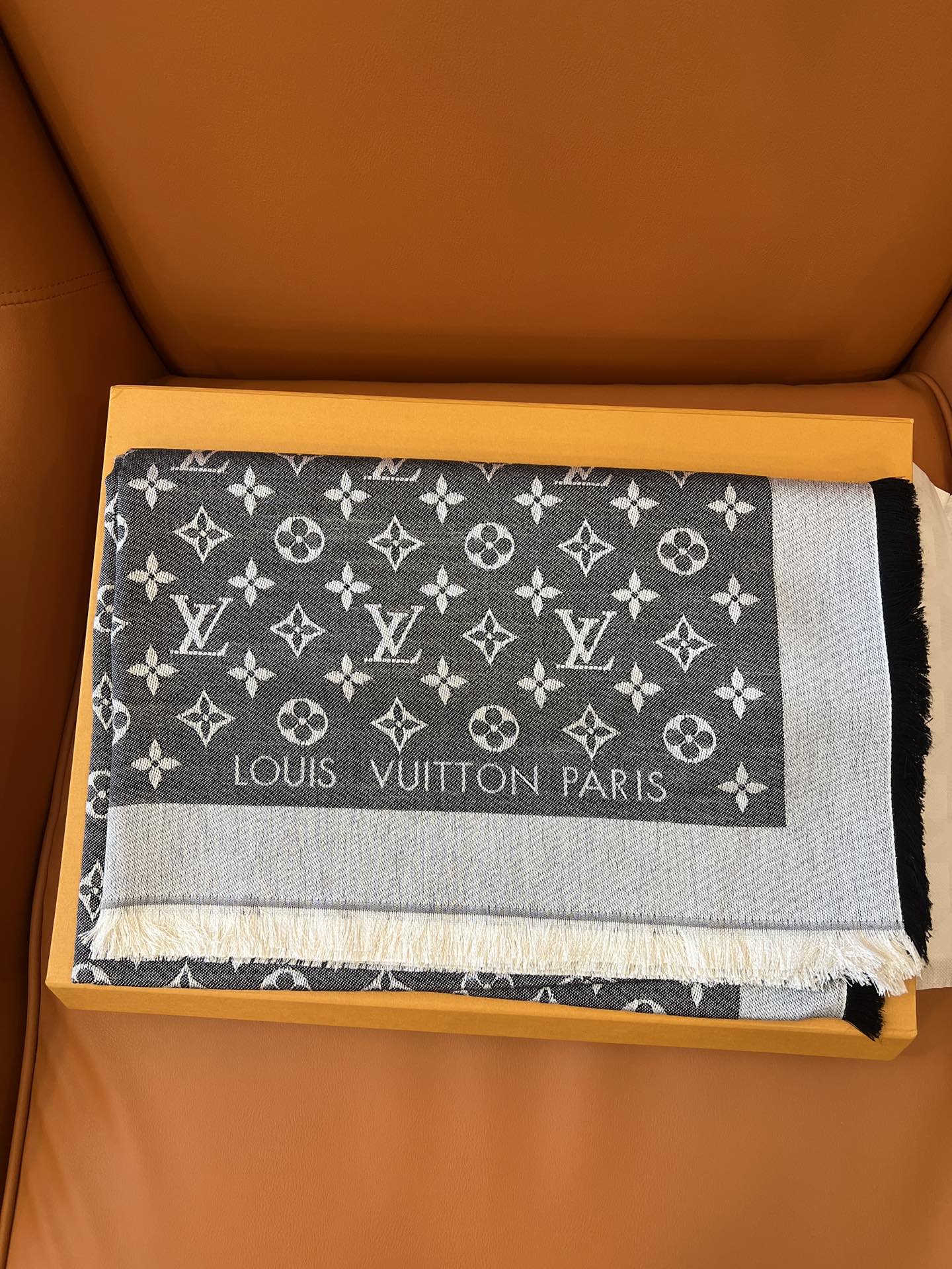 Fashionable printed silk and wool scarf mysite