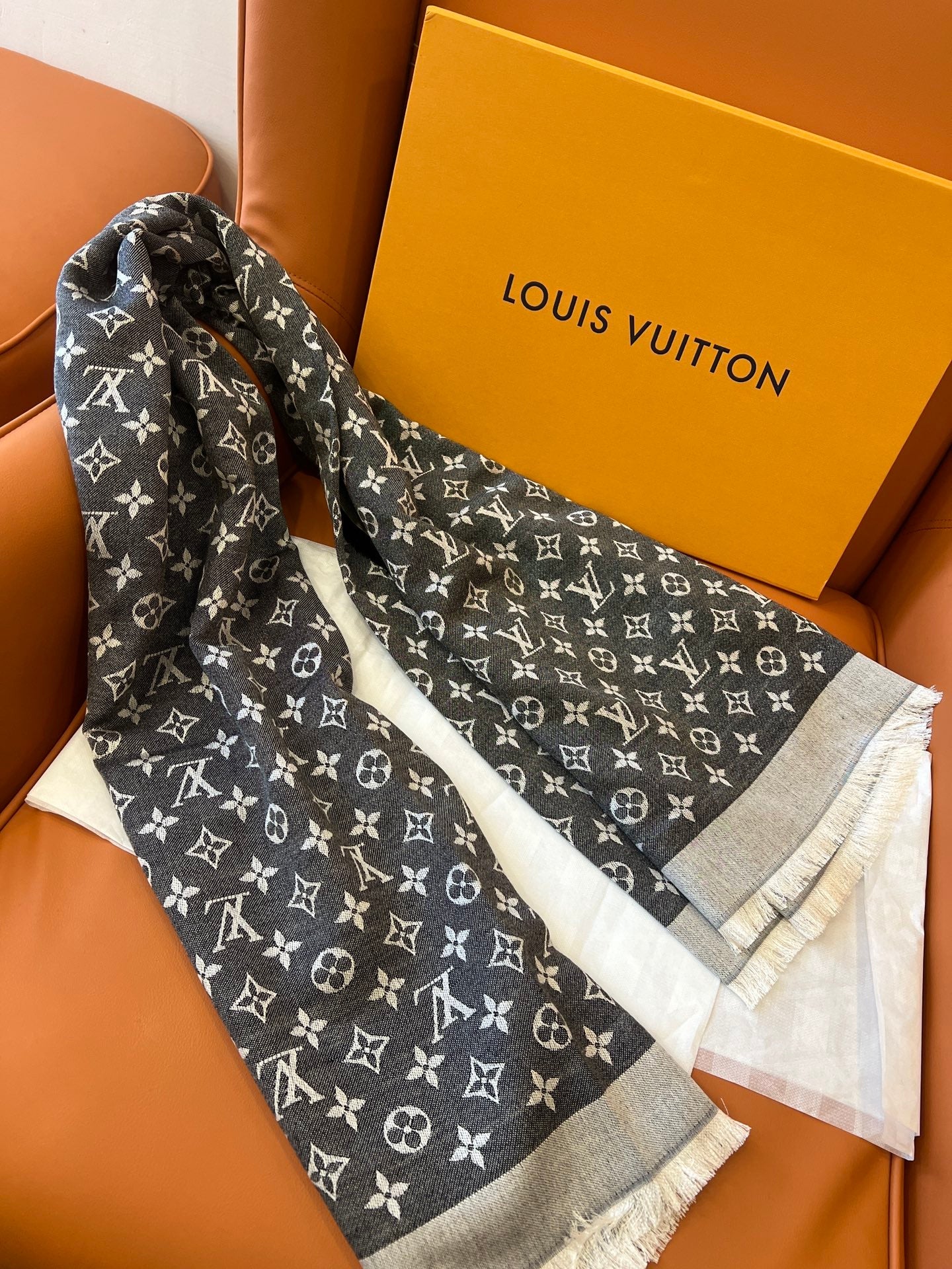Fashionable printed silk and wool scarf mysite