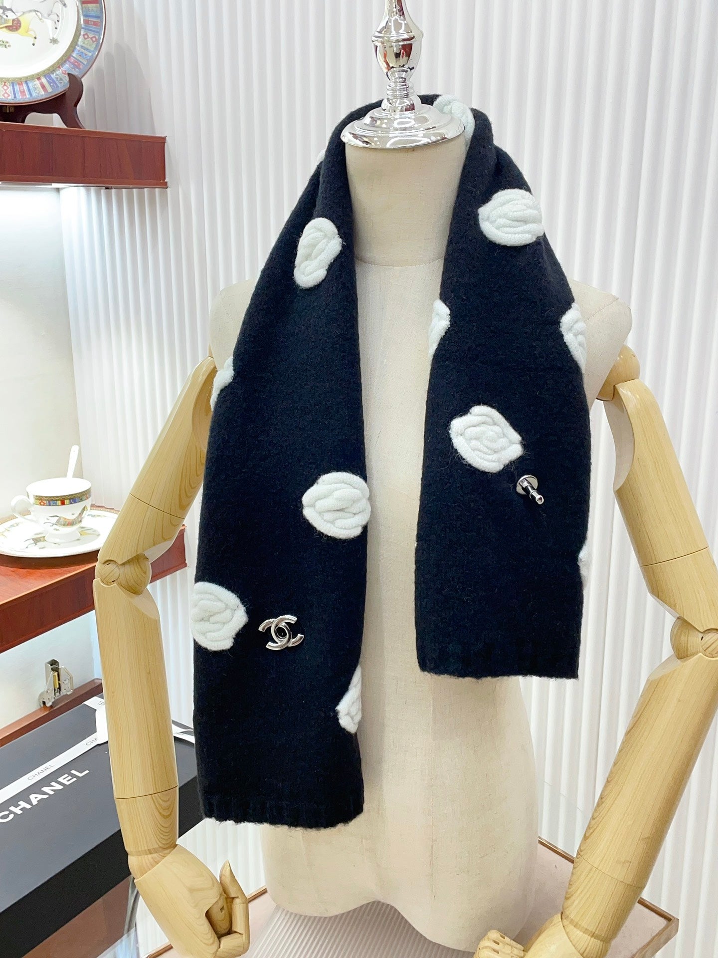 3D camellia scarf with metal buckle mysite
