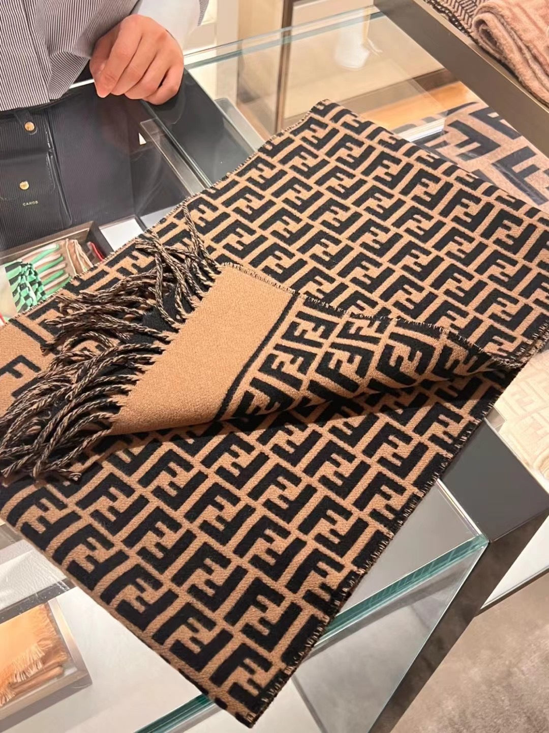 Embossed 100% cashmere scarf mysite