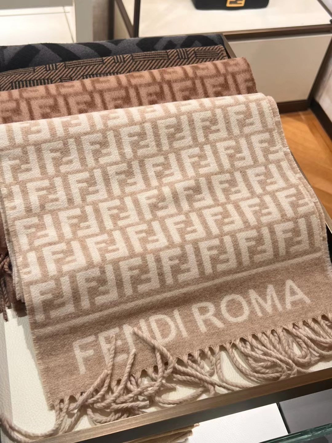 Embossed 100% cashmere scarf mysite