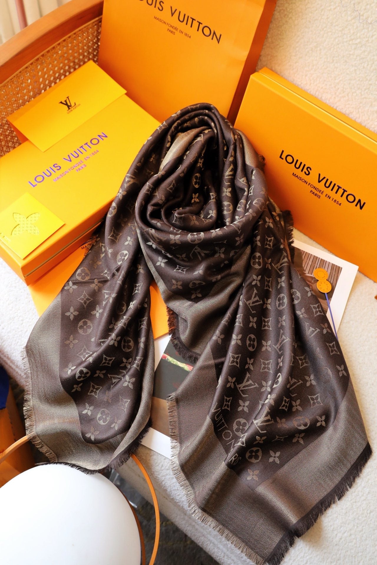 Elegant printed silk scarf mysite