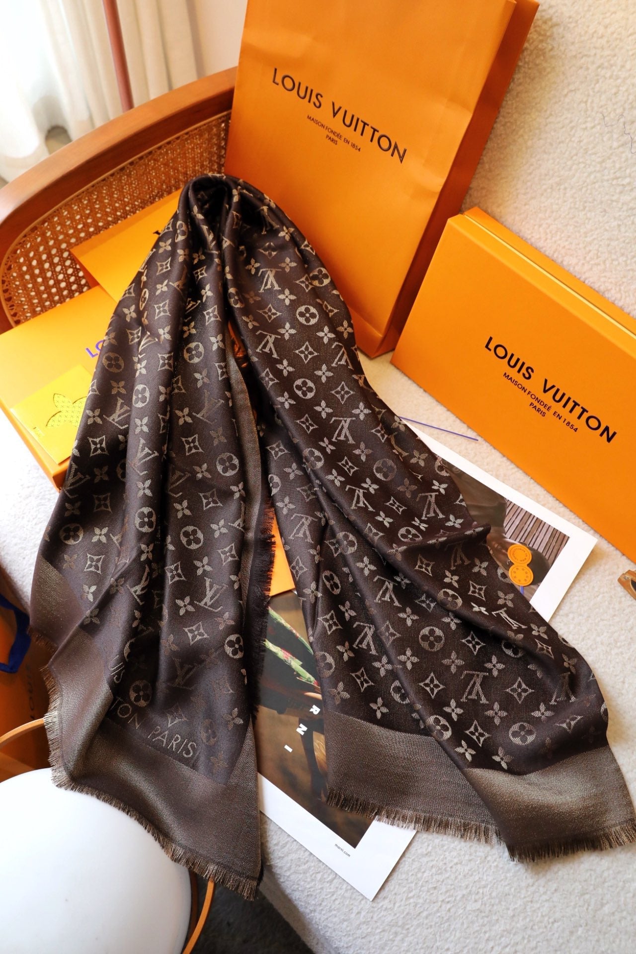 Elegant printed silk scarf mysite