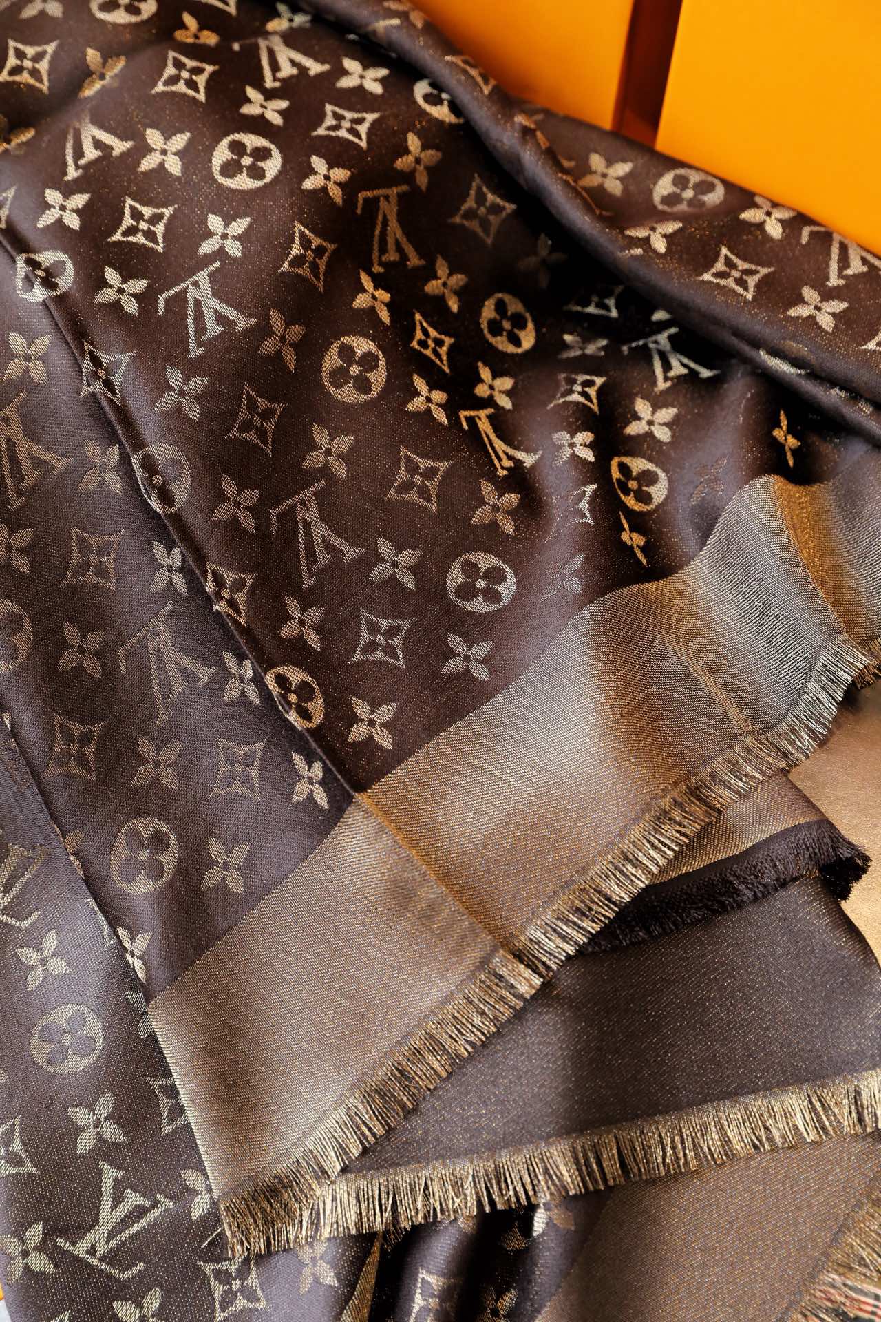 Elegant printed silk scarf mysite