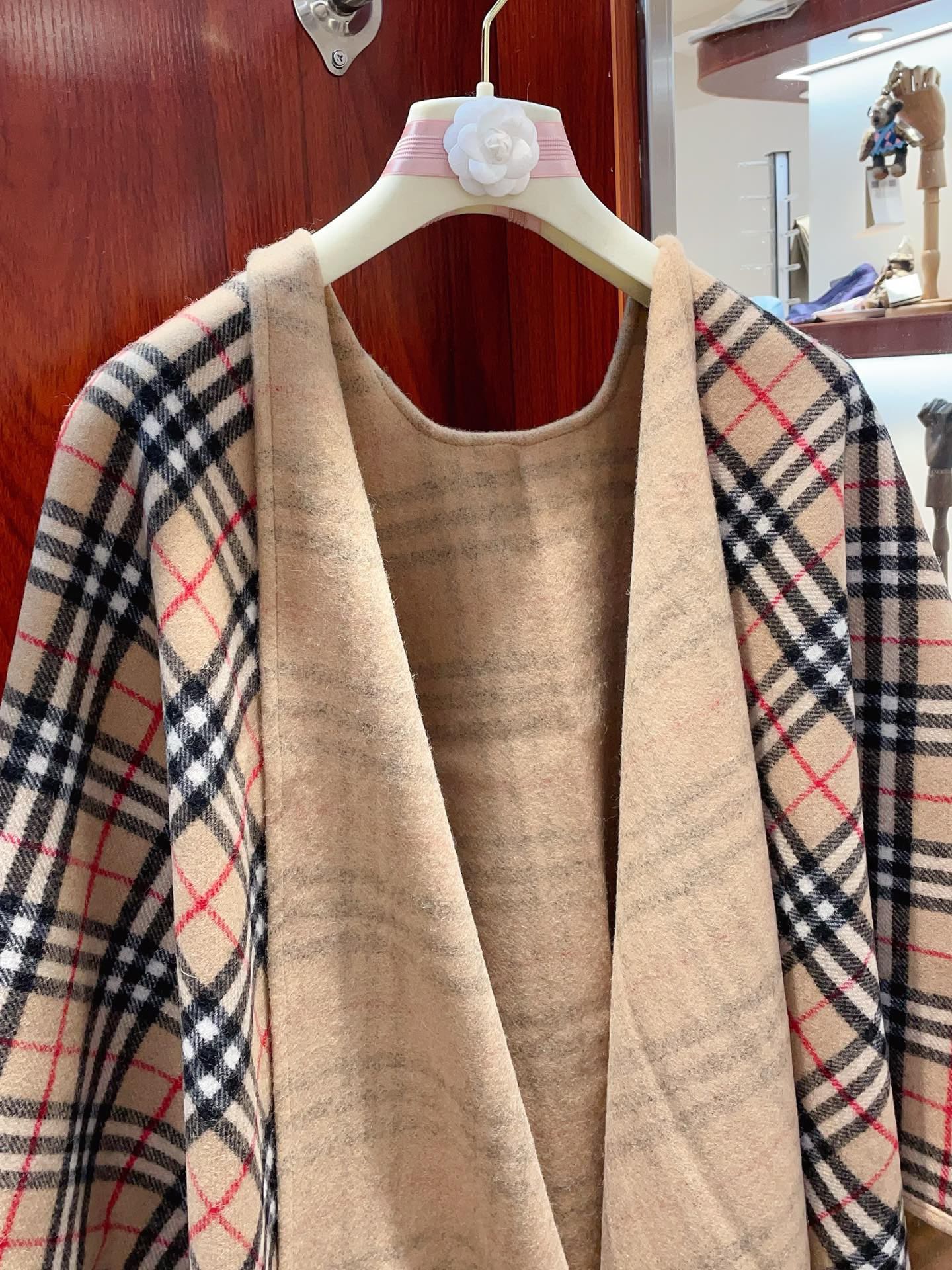 Reversible Vintage Plaid Cape mysite