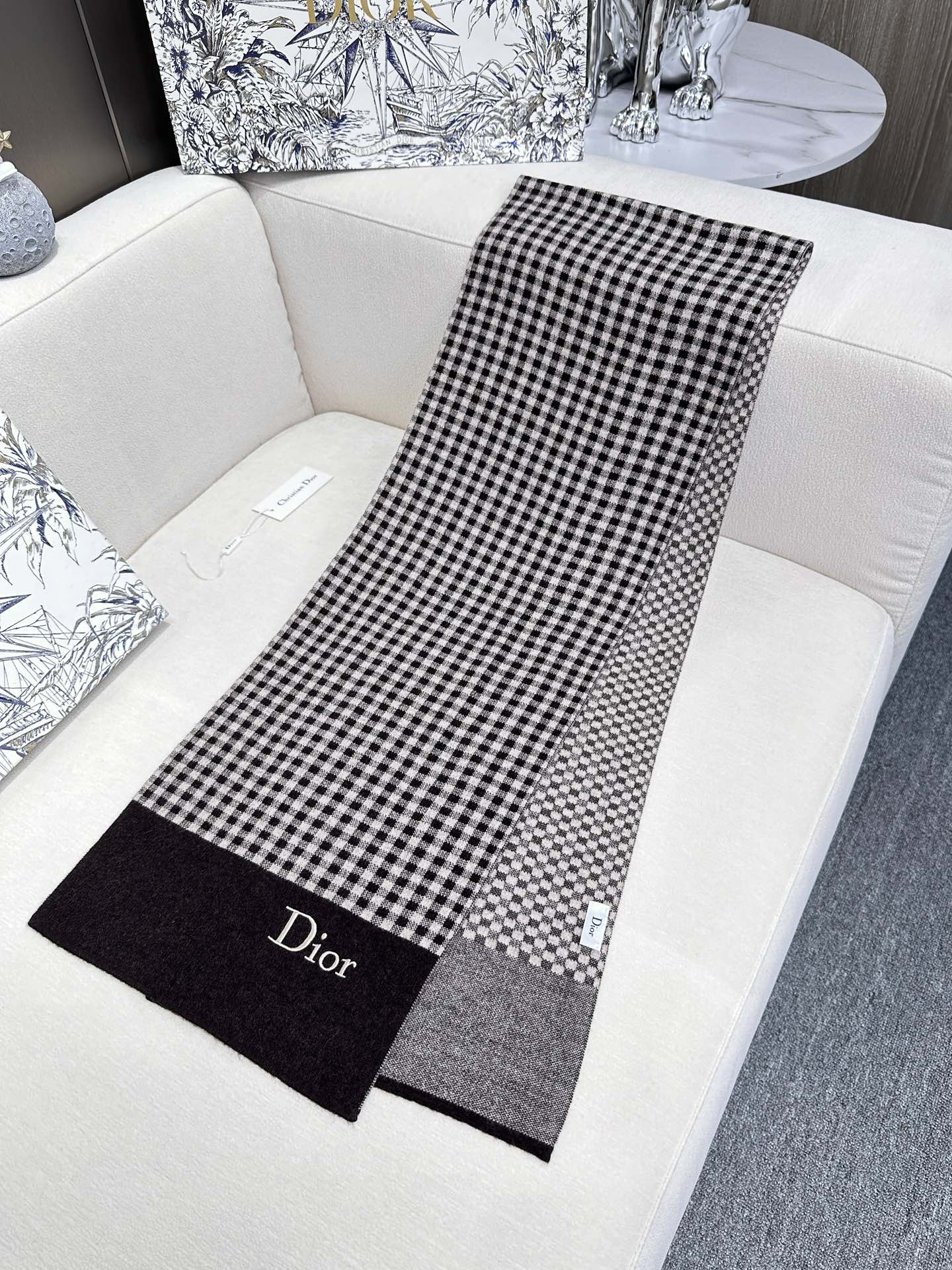Classic Houndstooth Cashmere Scarf mysite
