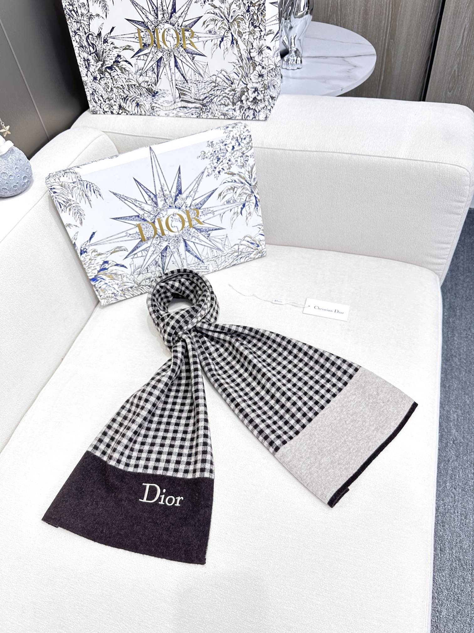 Classic Houndstooth Cashmere Scarf mysite