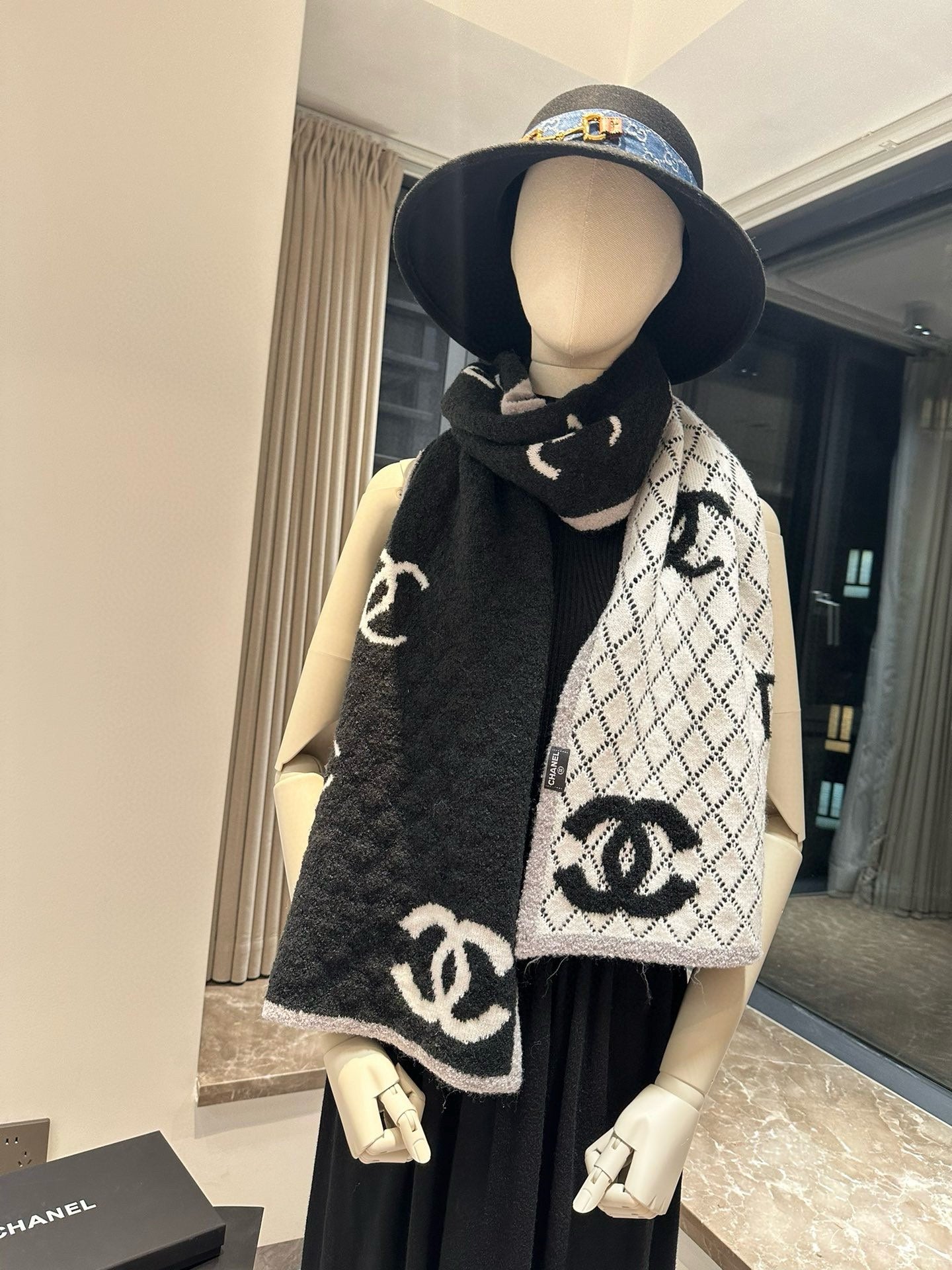 Diamond-patterned Letters Cashmere Scarf mysite