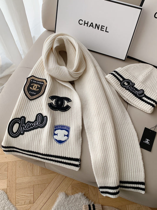 Embroidered badge knitted scarf mysite