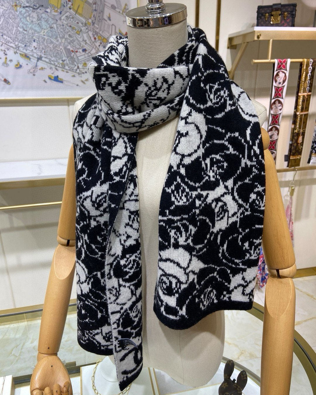 Fashionable Camellia Cashmere Scarf mysite