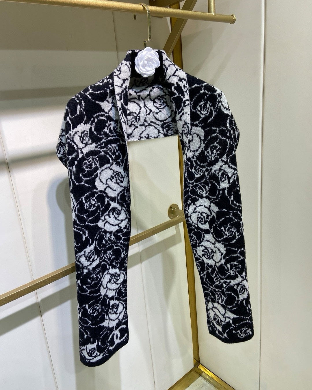 Fashionable Camellia Cashmere Scarf mysite