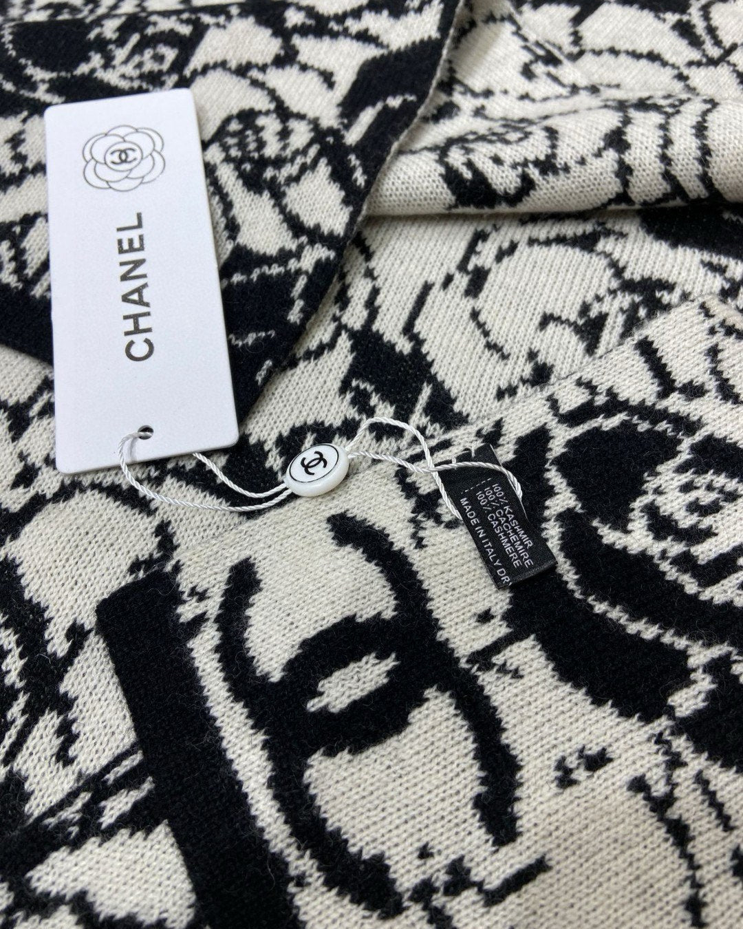 Fashionable Camellia Cashmere Scarf mysite