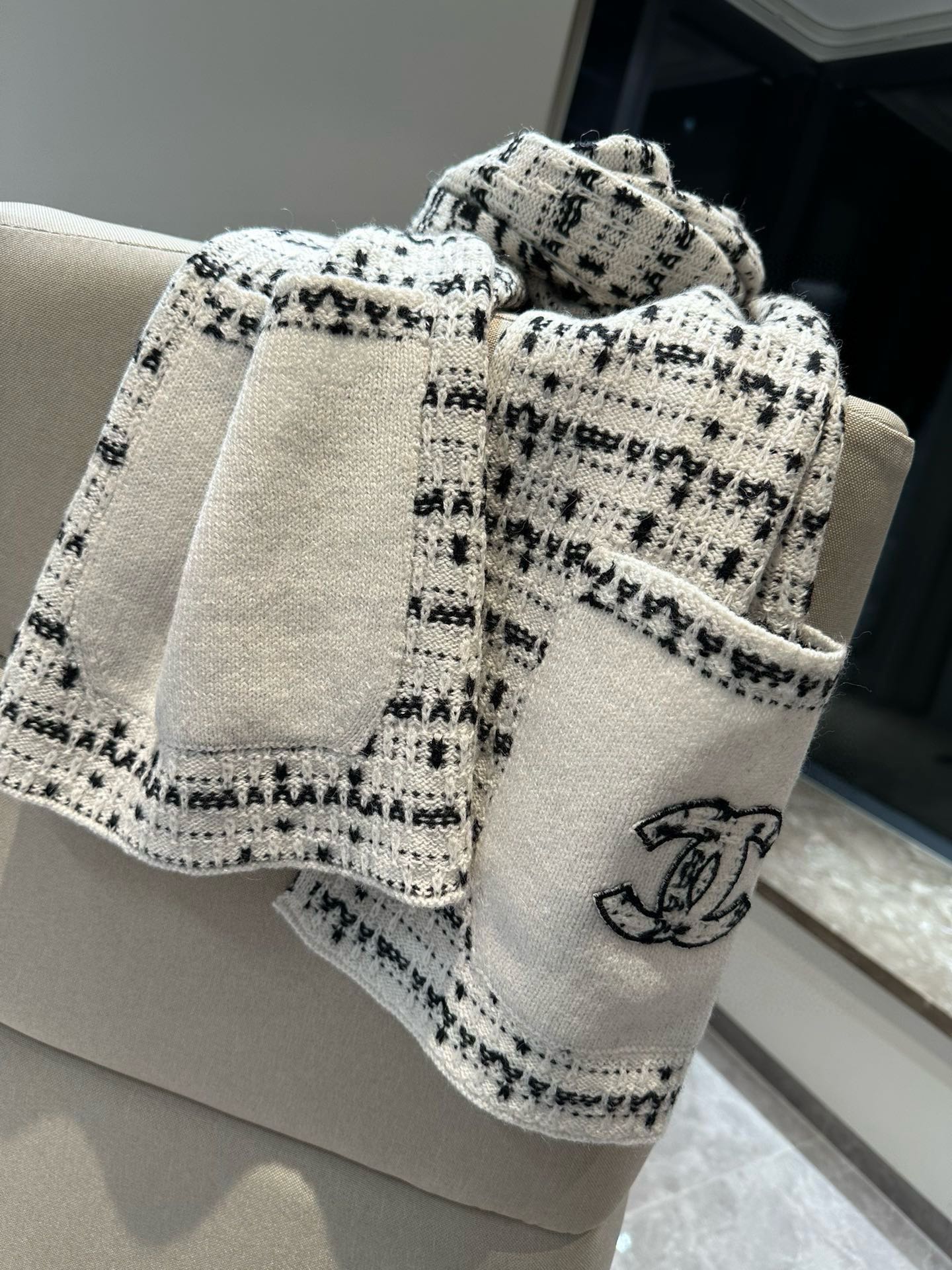 Stylish pocket knit scarf mysite