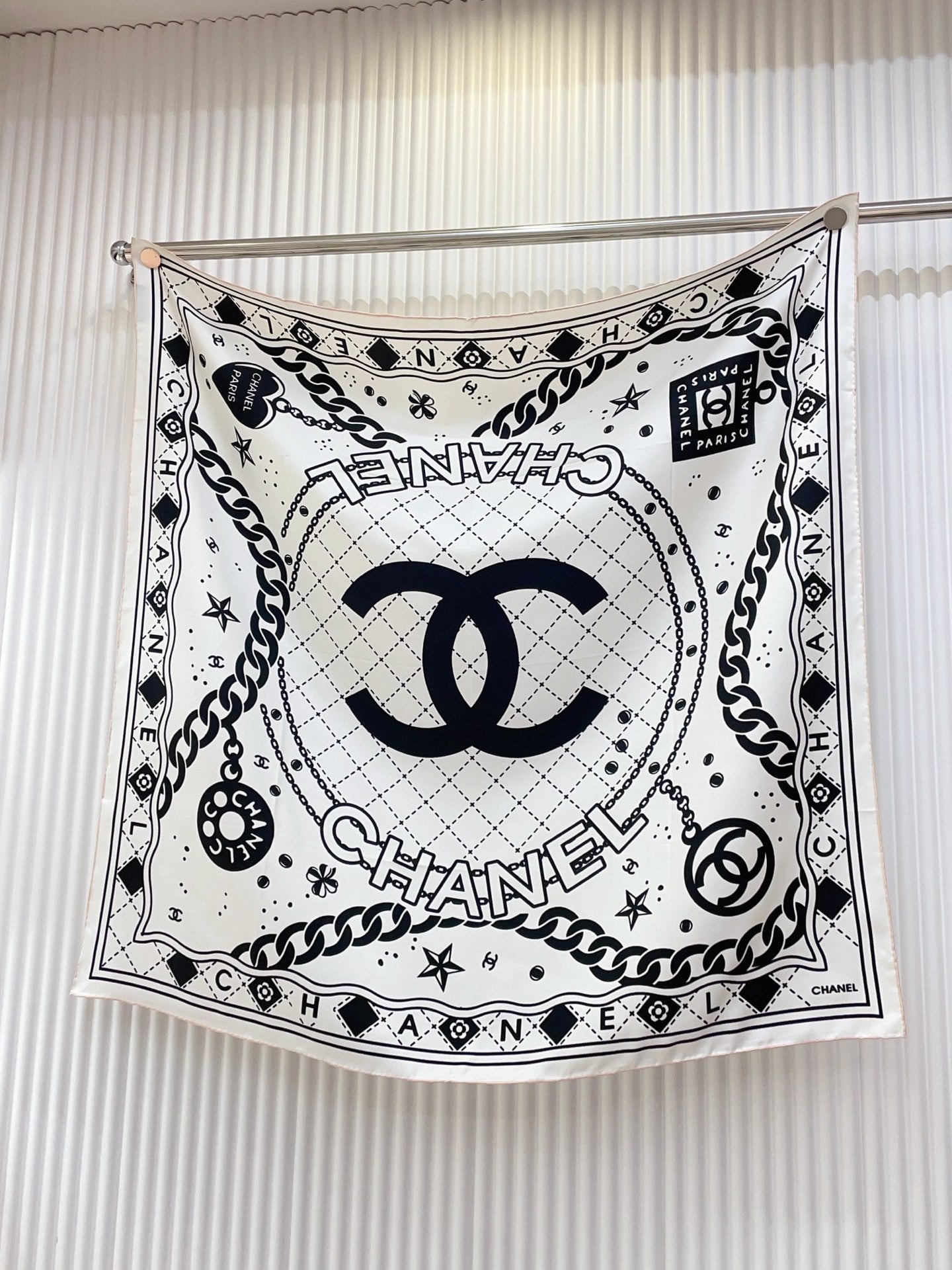 Elegant women's square silk scarf mysite