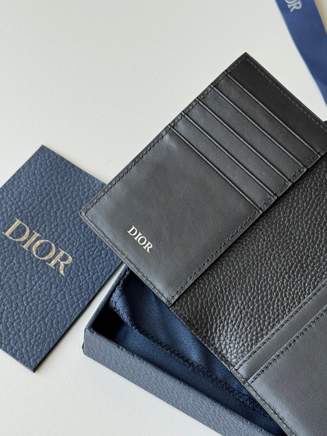 CD BI-fold Passport Black Grain Cowhide mysite