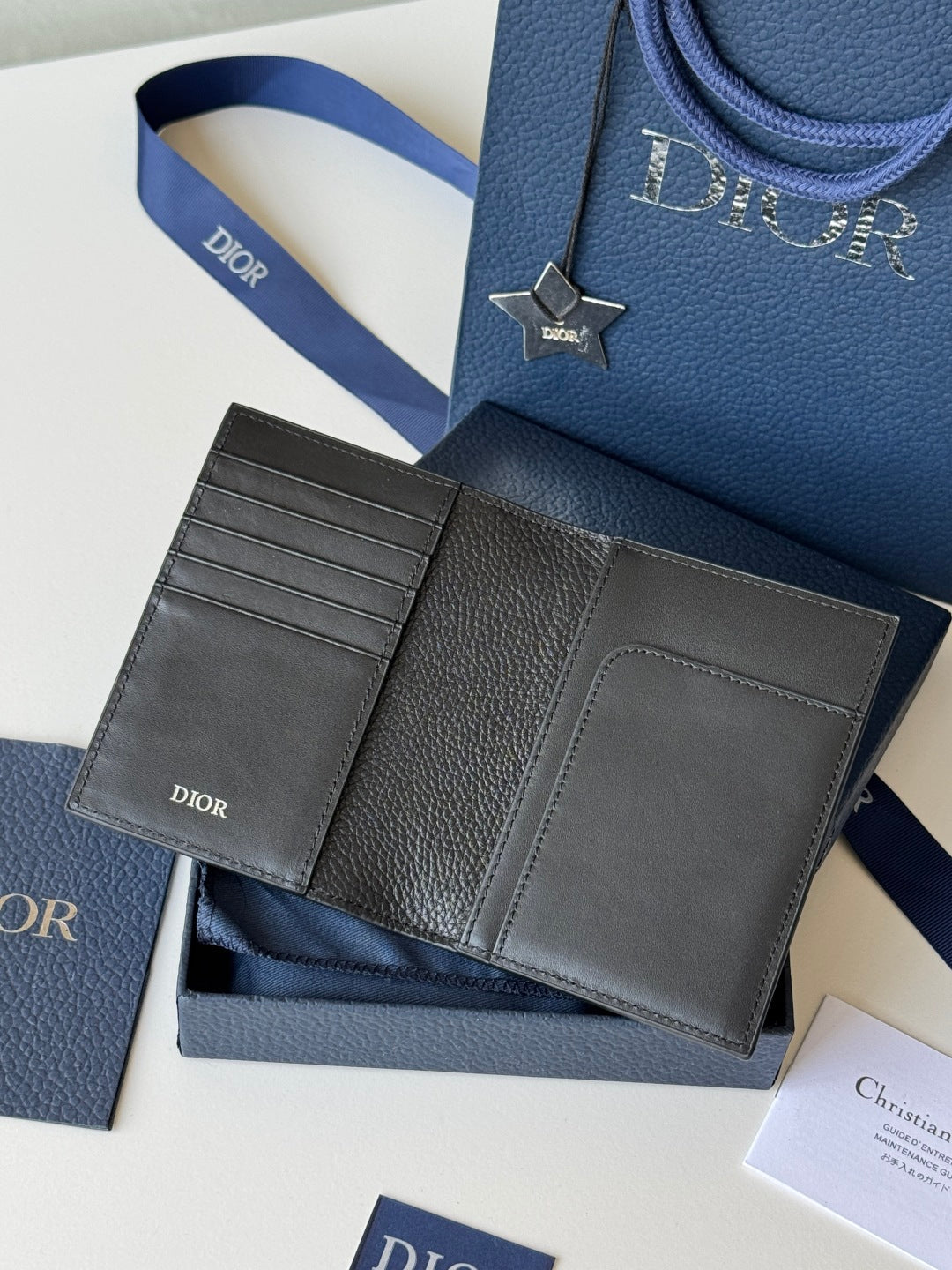 CD BI-fold Passport Black Grain Cowhide mysite