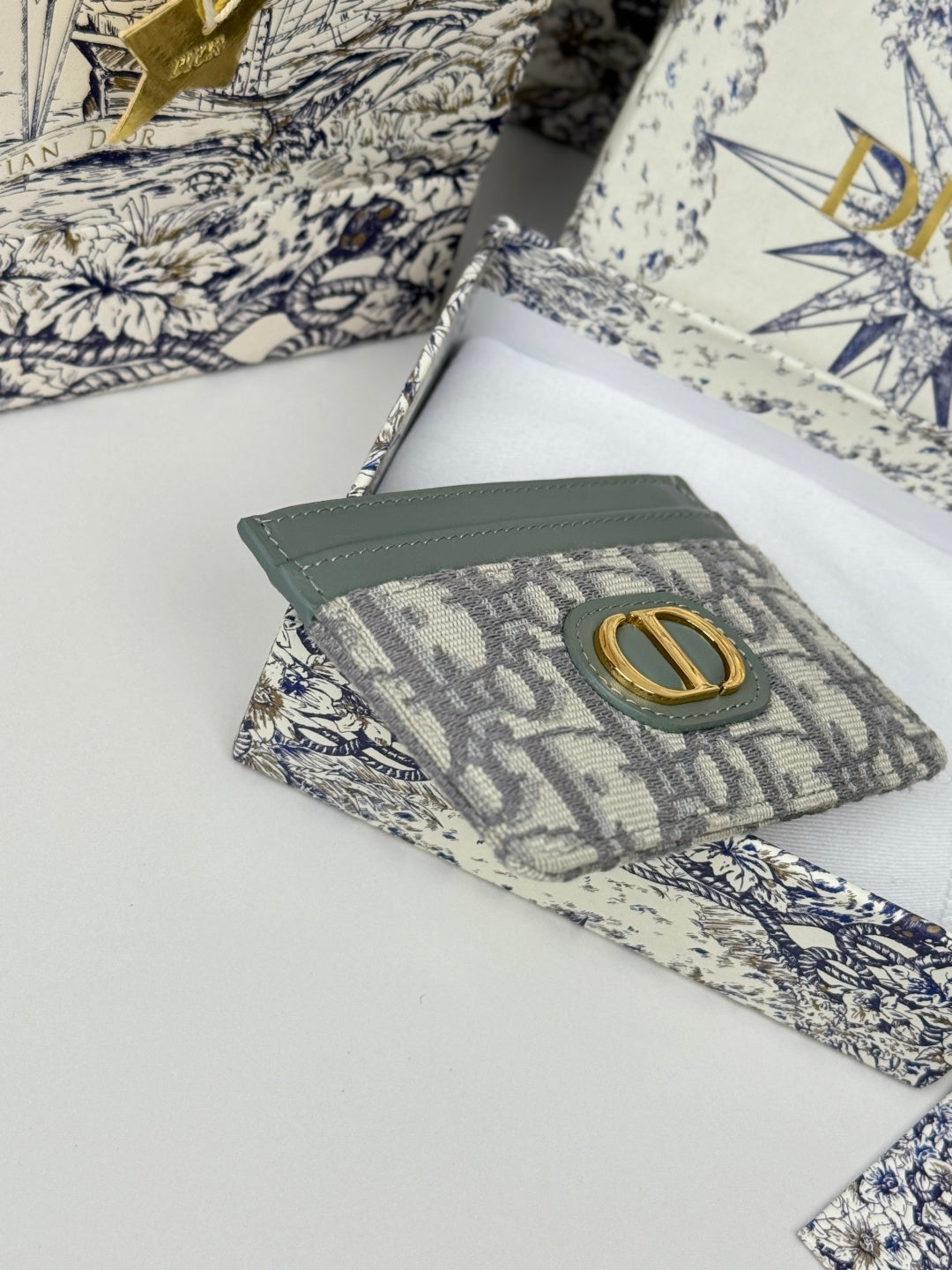 CD 30 Montaigne Freesia Card Holder 10cm Grayish Jacquard mysite