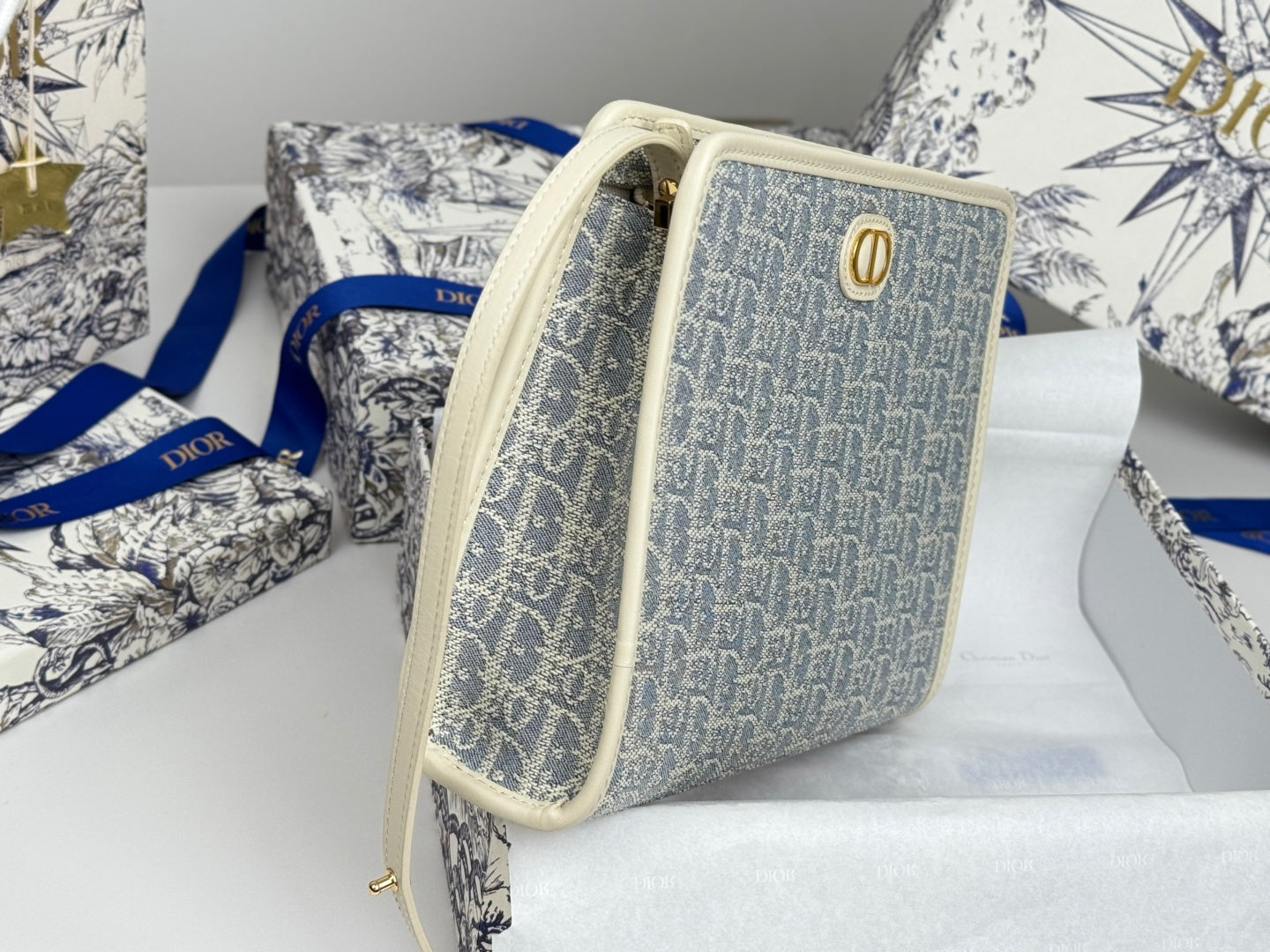 CD 30 Montaigne Dea Pouch 26cm White Blue Jacquard 258615 mysite