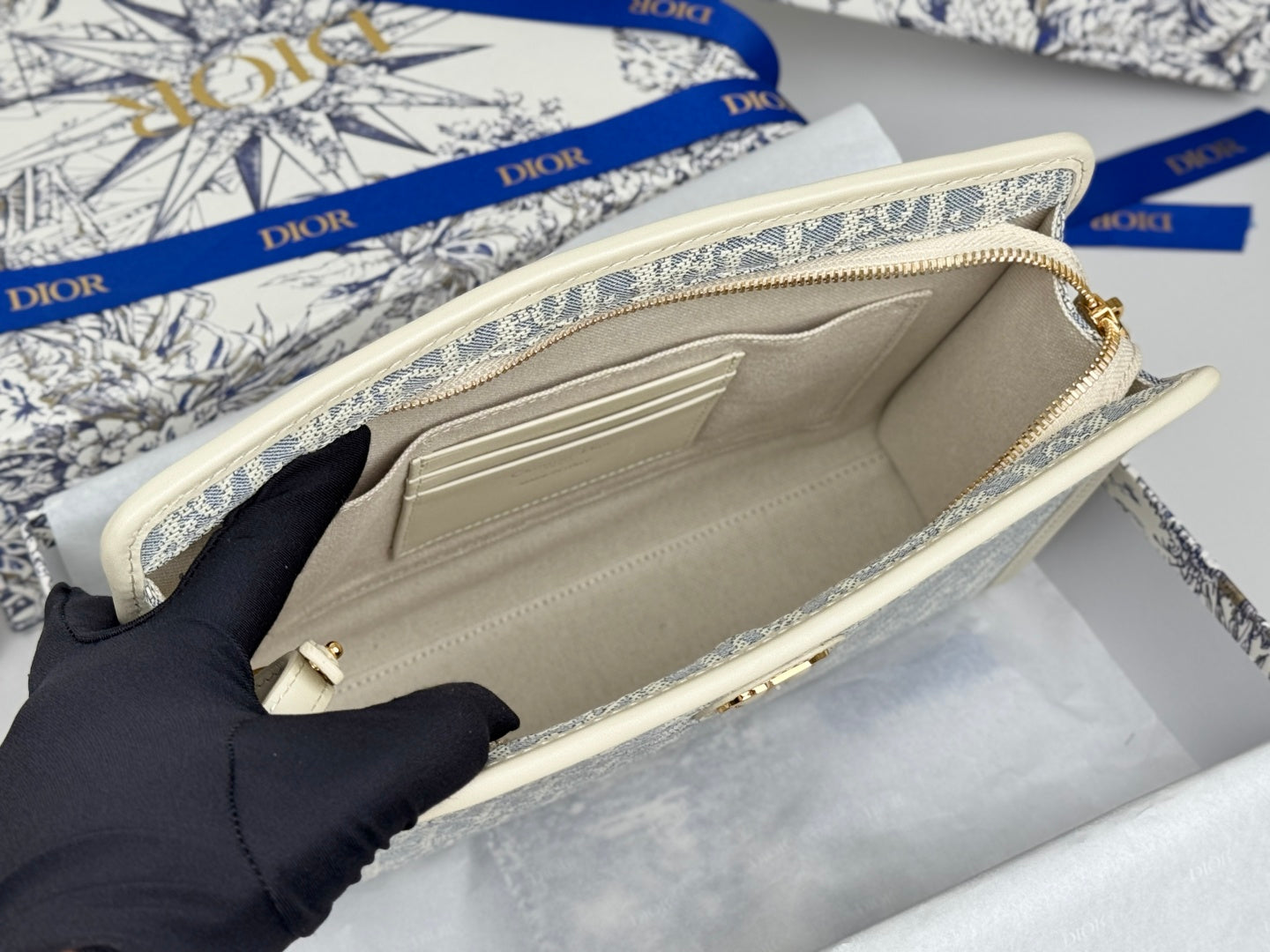 CD 30 Montaigne Dea Pouch 26cm White Blue Jacquard 258615 mysite