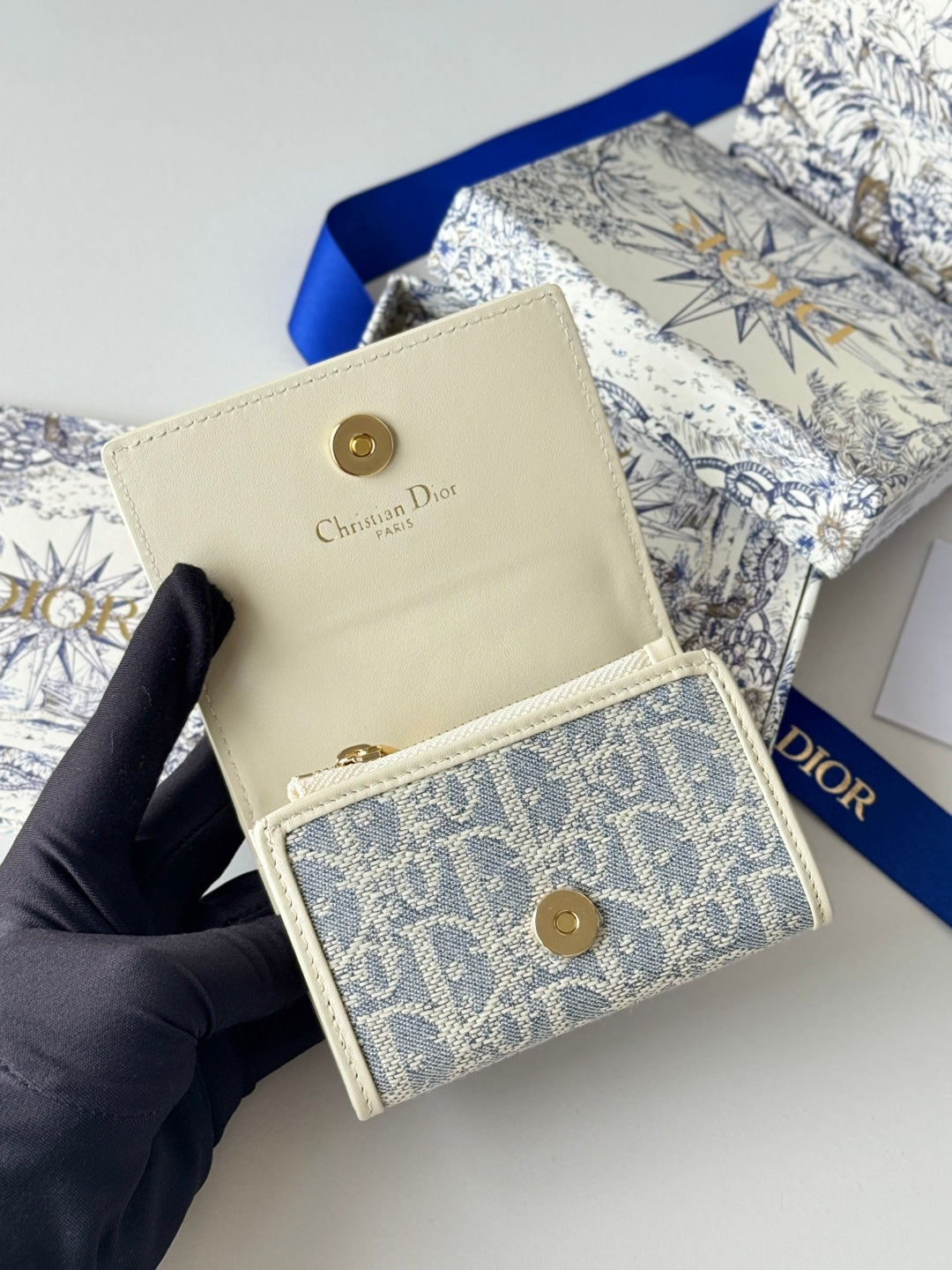 CD 30 Montaigne Glycine Wallet 11cm White Grey Jacquard mysite