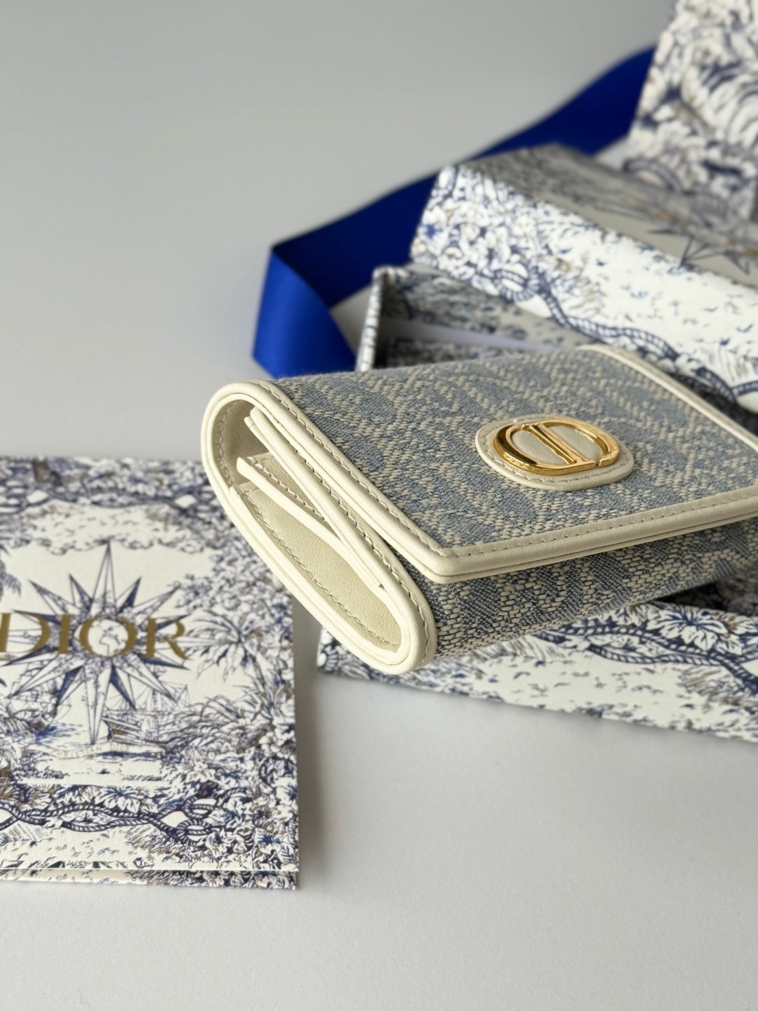 CD 30 Montaigne Glycine Wallet 11cm White Grey Jacquard mysite