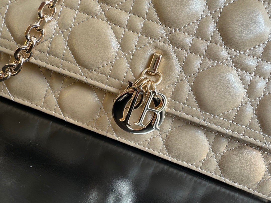 MISS CD 24CM BEIGE LAMBSKIN mysite