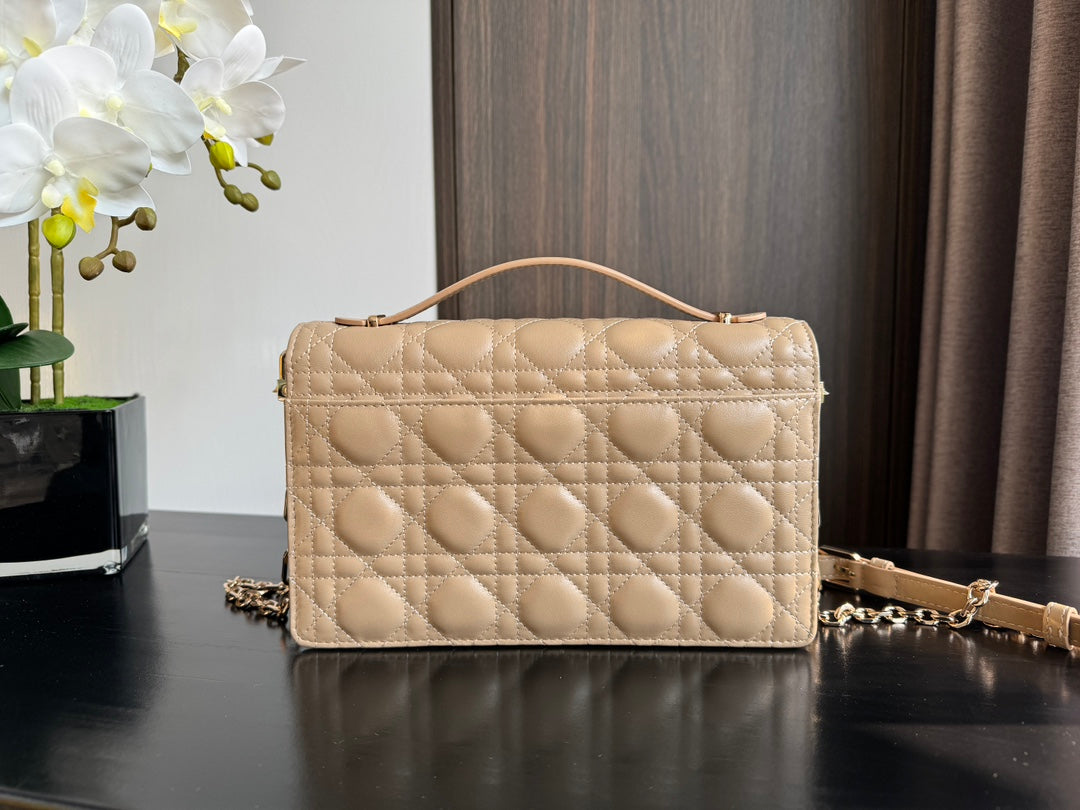 MISS CD 24CM BEIGE LAMBSKIN mysite