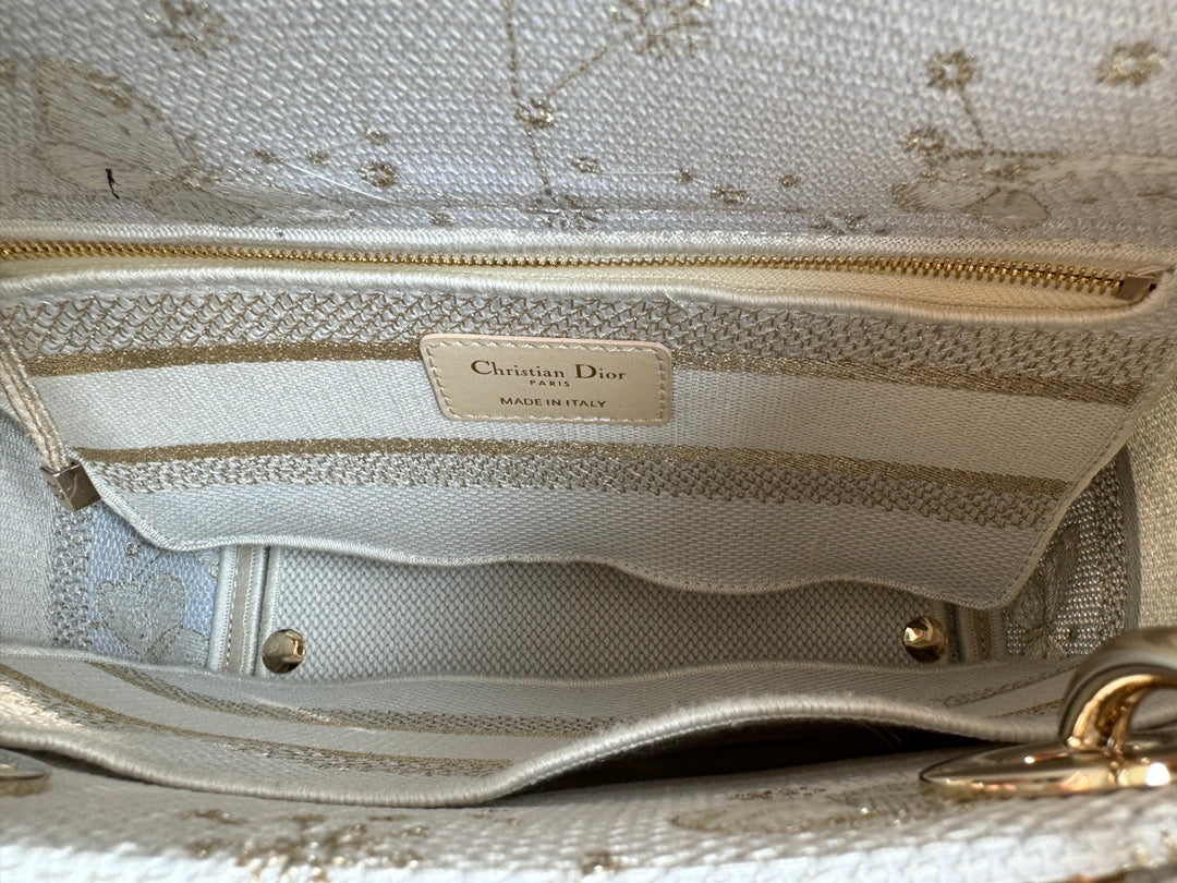 medium lady 24 white beige embroidery canvas mysite