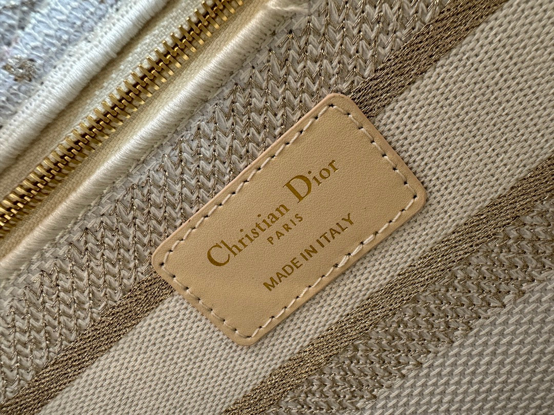 medium lady 24 white beige embroidery canvas mysite