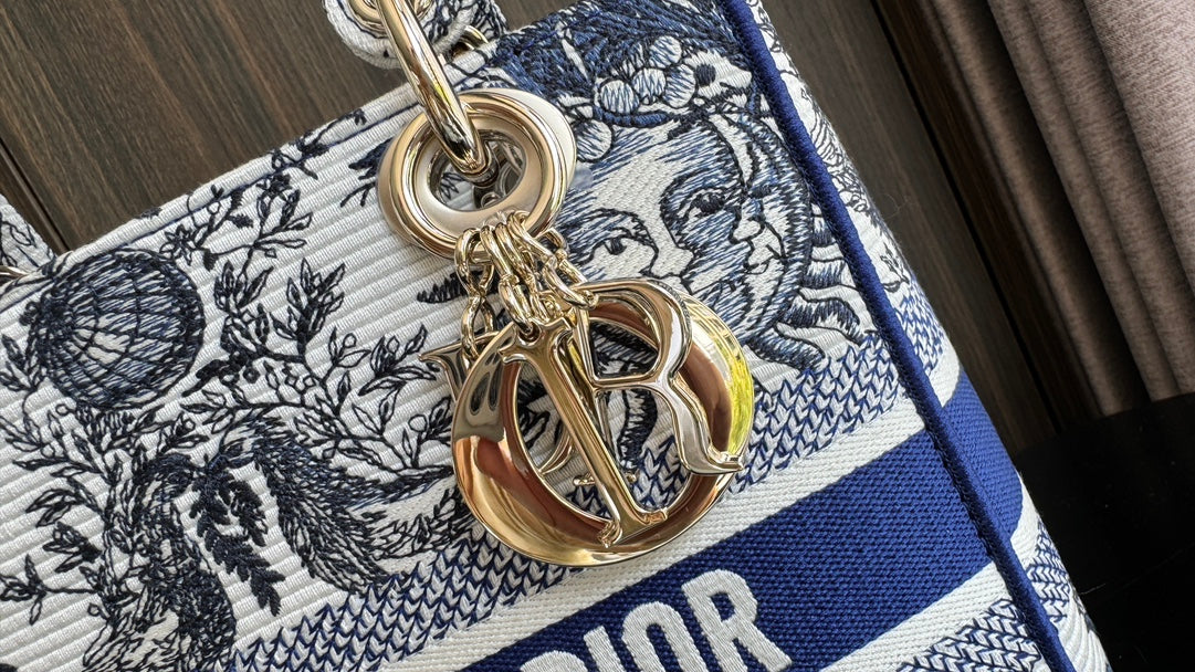 medium lady 24 blue white embroidery mysite