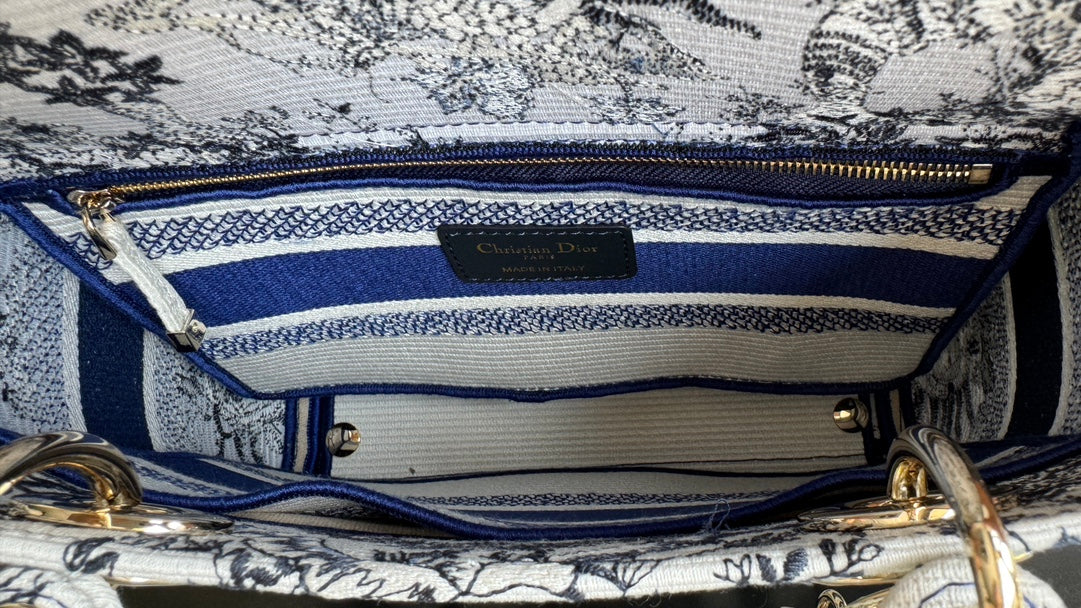 medium lady 24 blue white embroidery mysite