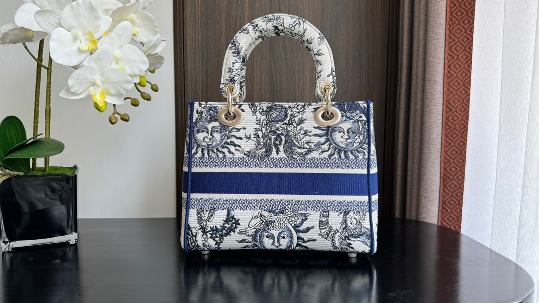 medium lady 24 blue white embroidery mysite