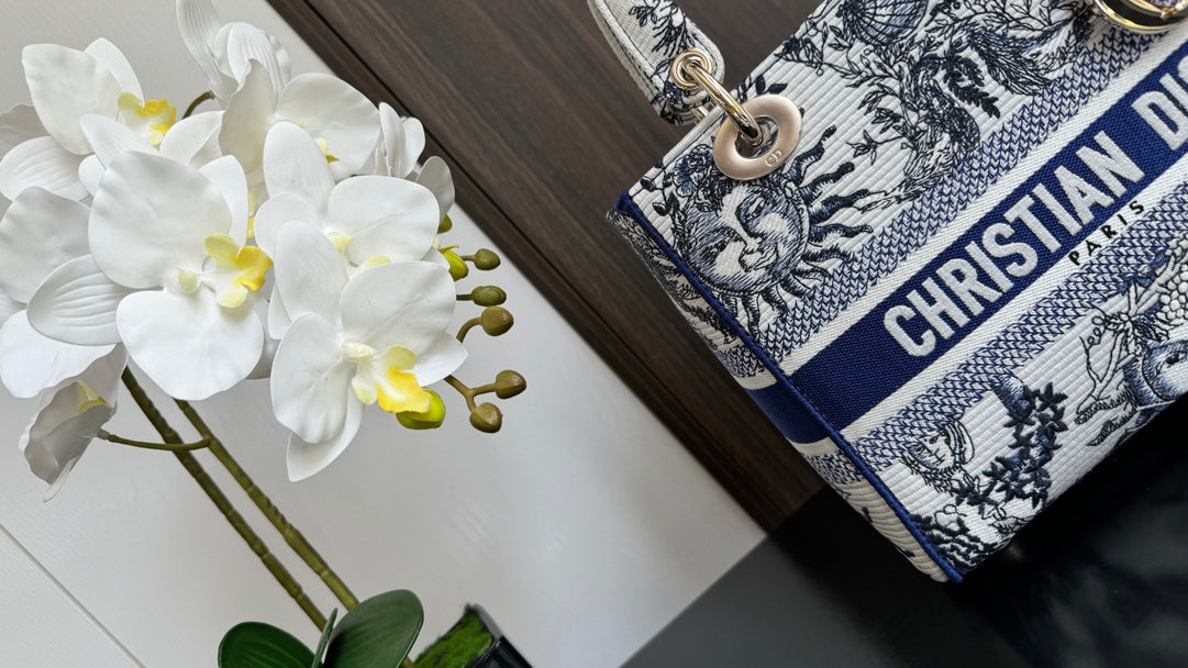 medium lady 24 blue white embroidery mysite