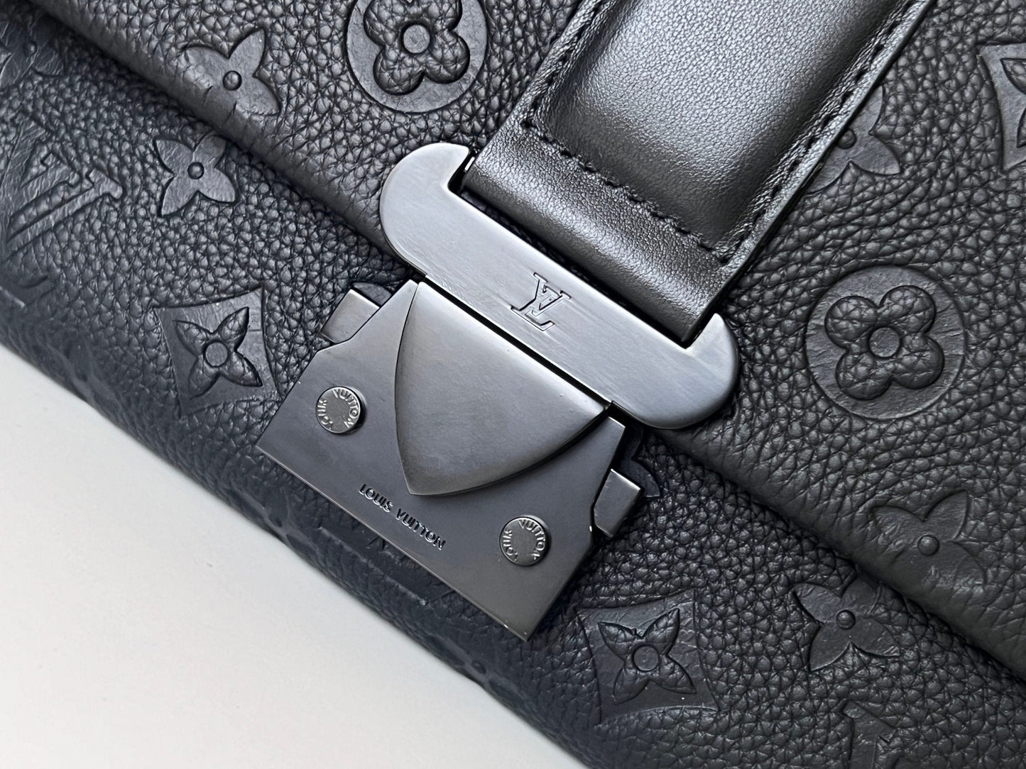 LV S-Cape Messenger Bag 28cm Black Taurillon Monogram leather mysite