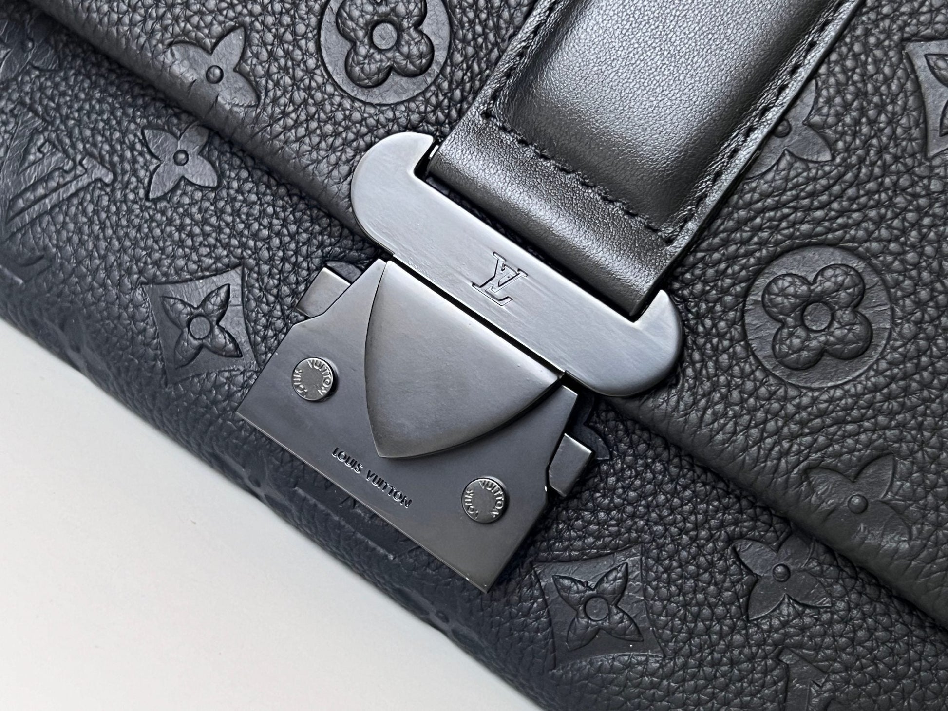 LV S-Cape Messenger Bag 28cm Black Taurillon Monogram leather mysite