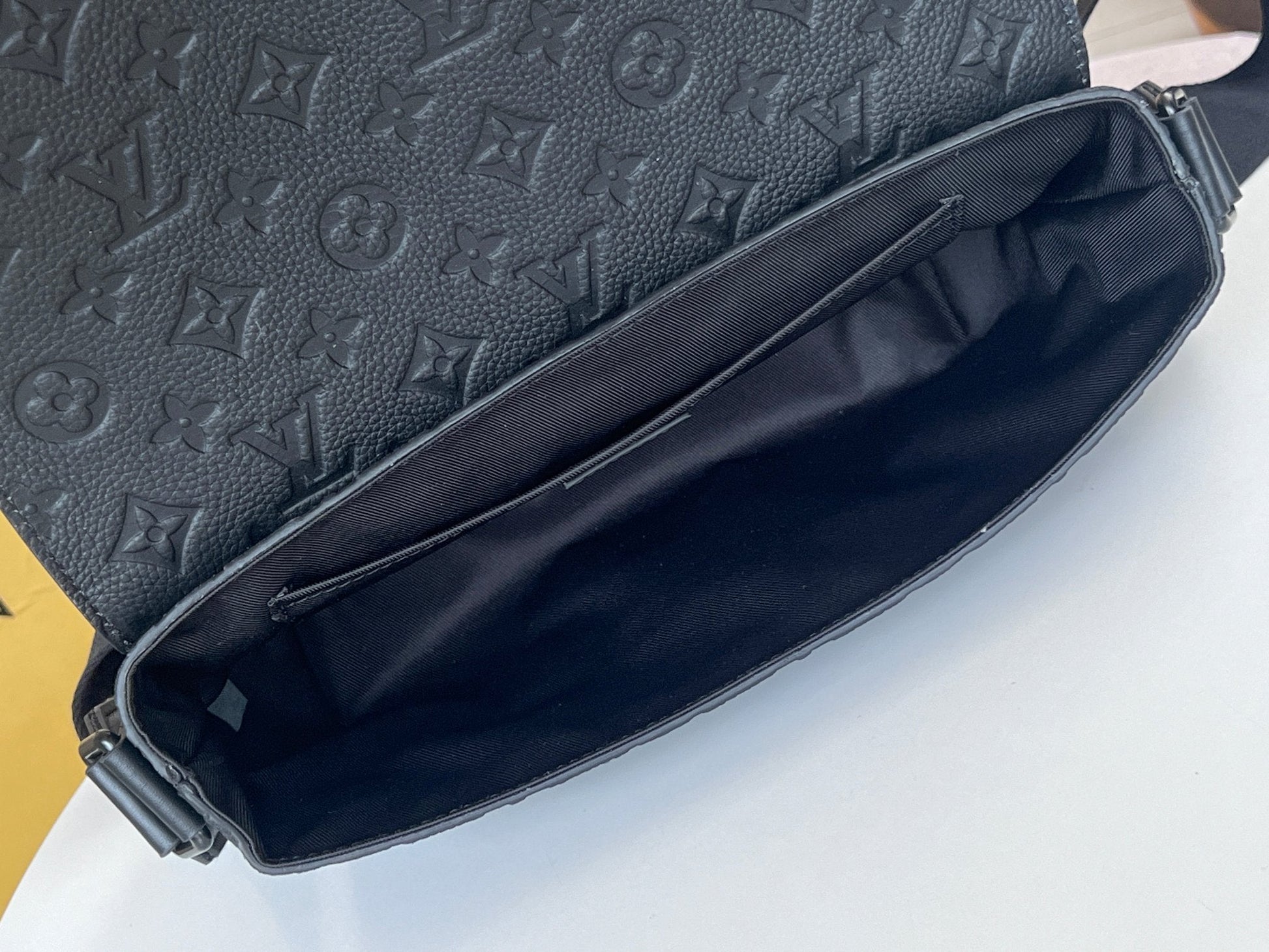 LV S-Cape Messenger Bag 28cm Black Taurillon Monogram leather mysite