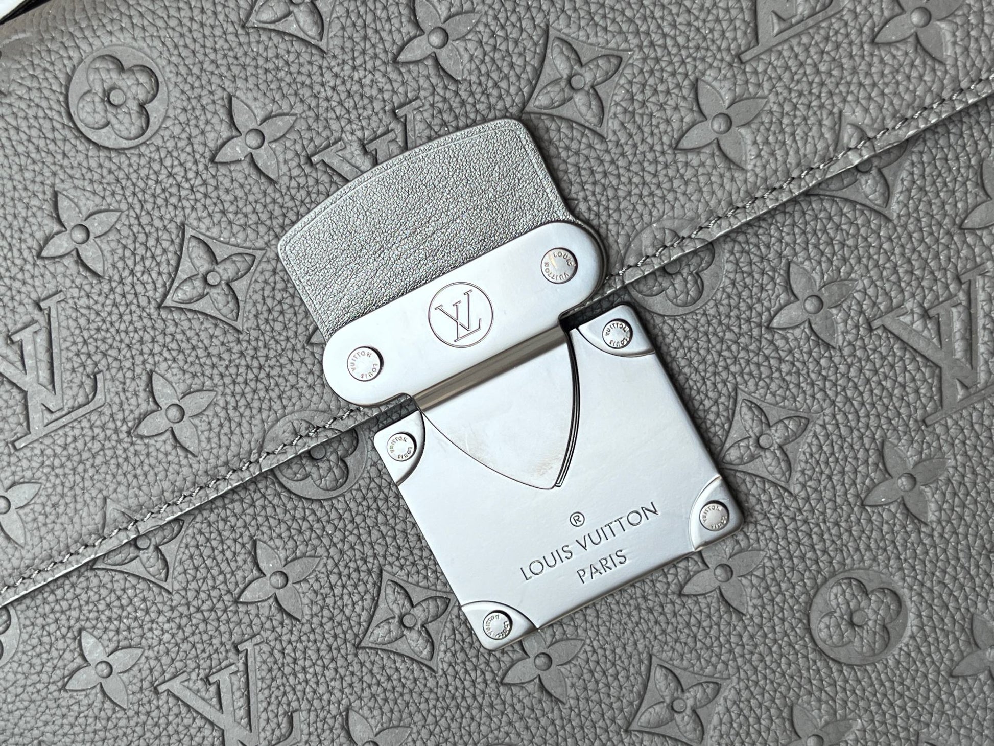 LV S-Lock Briefcase 39cm Black Taurillon Monogram leather mysite