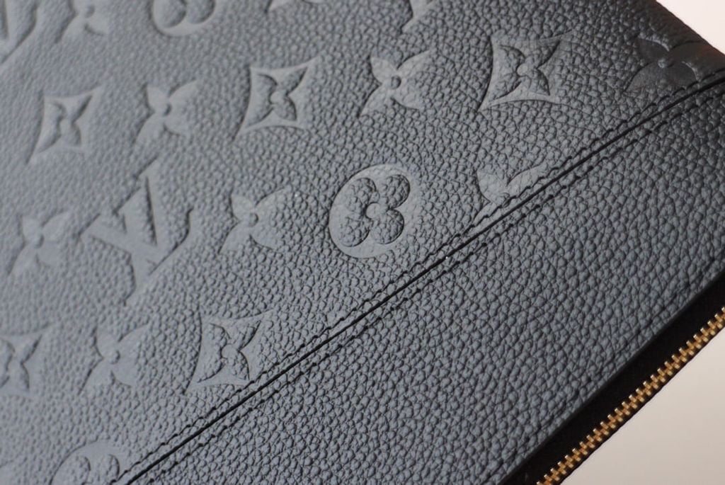 LV M62048 Daily Pouch Black Monogram Empreinte Cowhide mysite