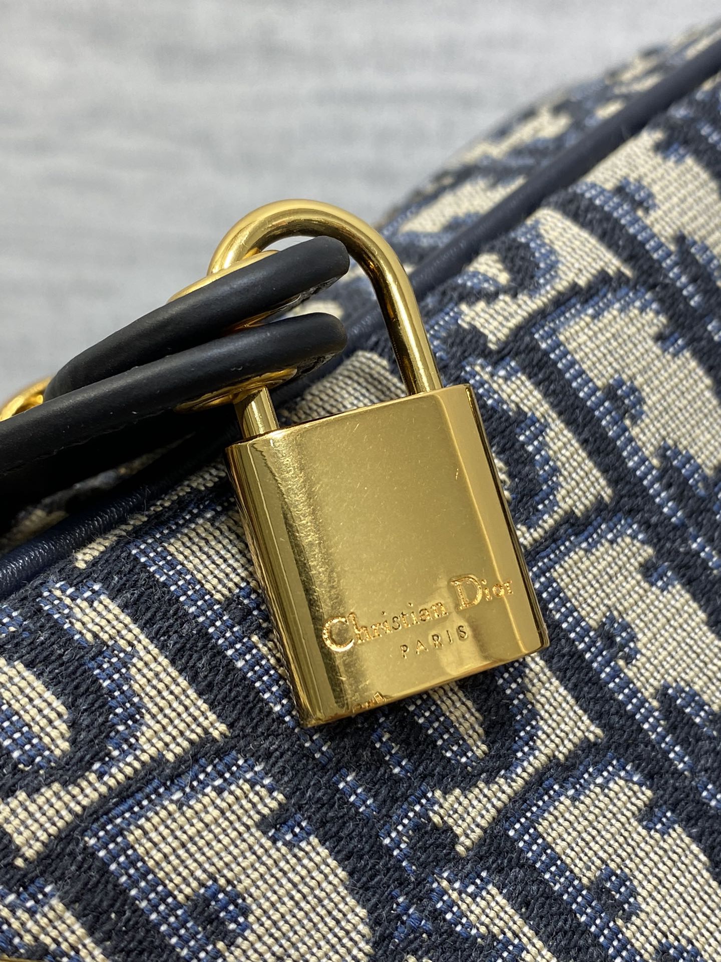 CD D-Vibe bowling bag 31 blue obliaue fabric mysite