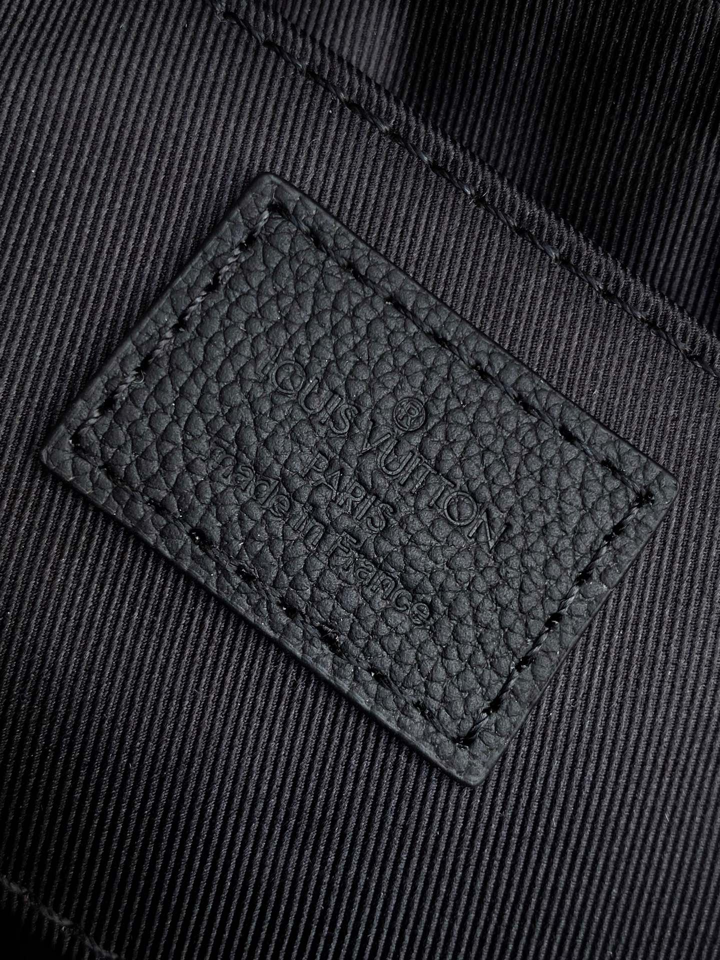 LV Pulse Wearable Wallet 22.5cm Black Monogram Shadow embossed calfskin mysite